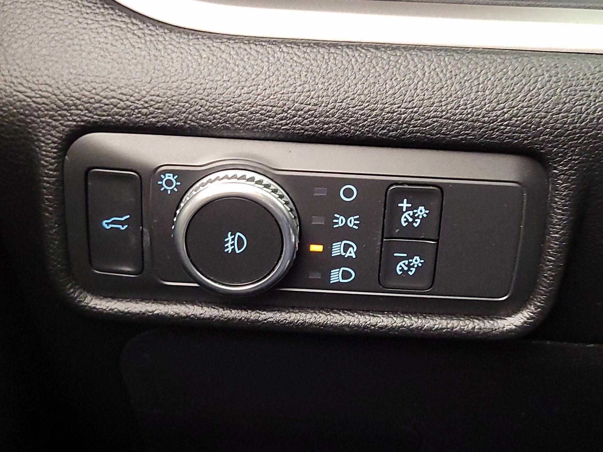 Thumbnail: 2021 Ford Explorer - 13