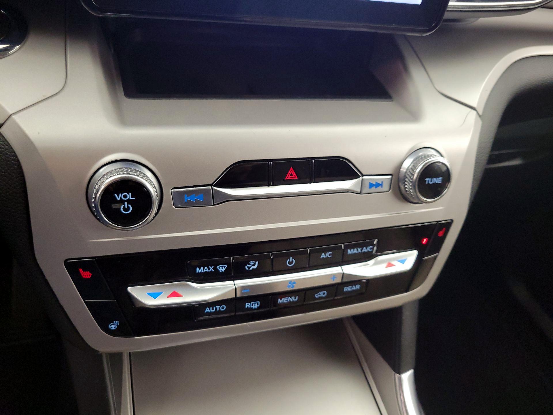 Thumbnail: 2021 Ford Explorer - 16