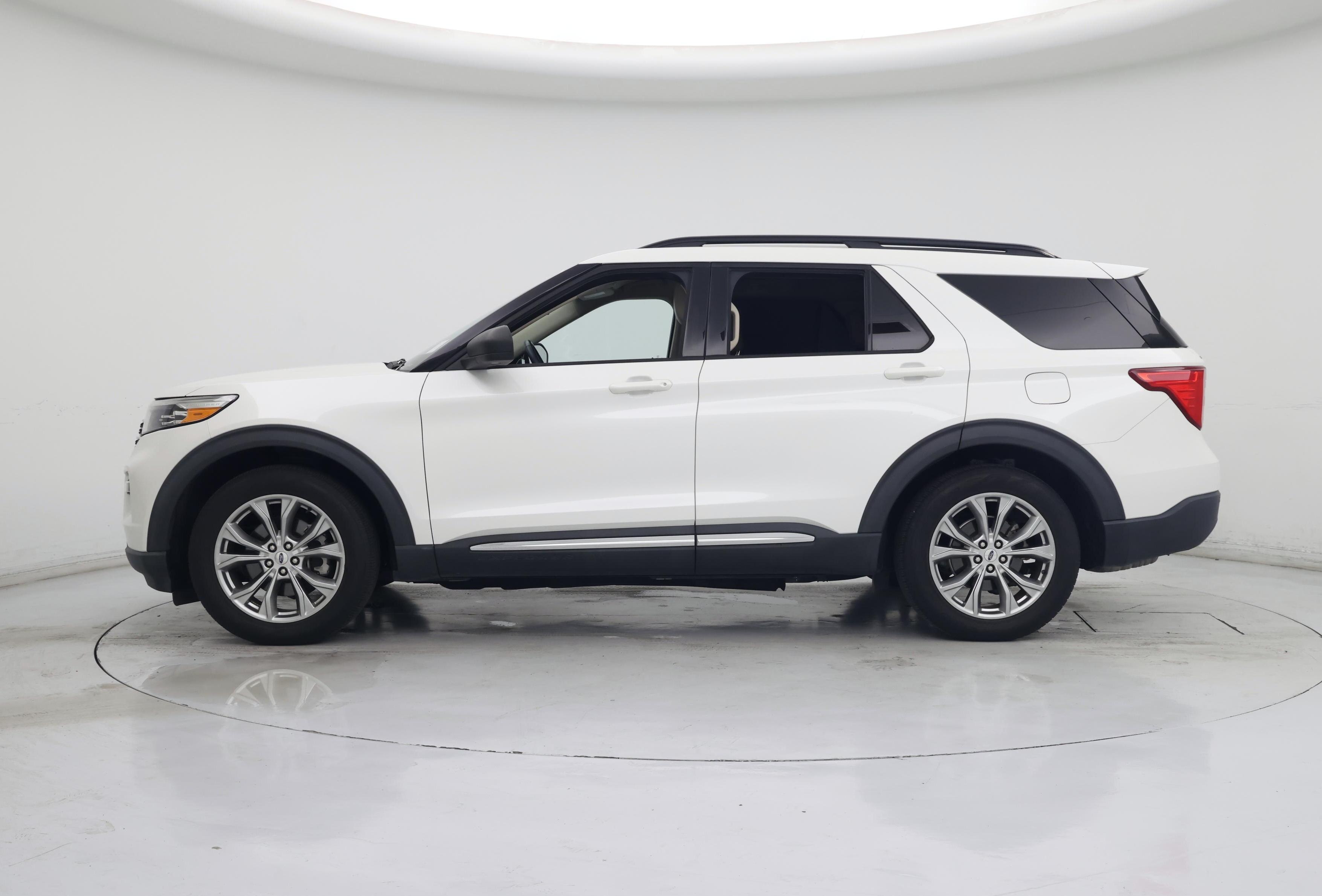 Thumbnail: 2021 Ford Explorer - 3