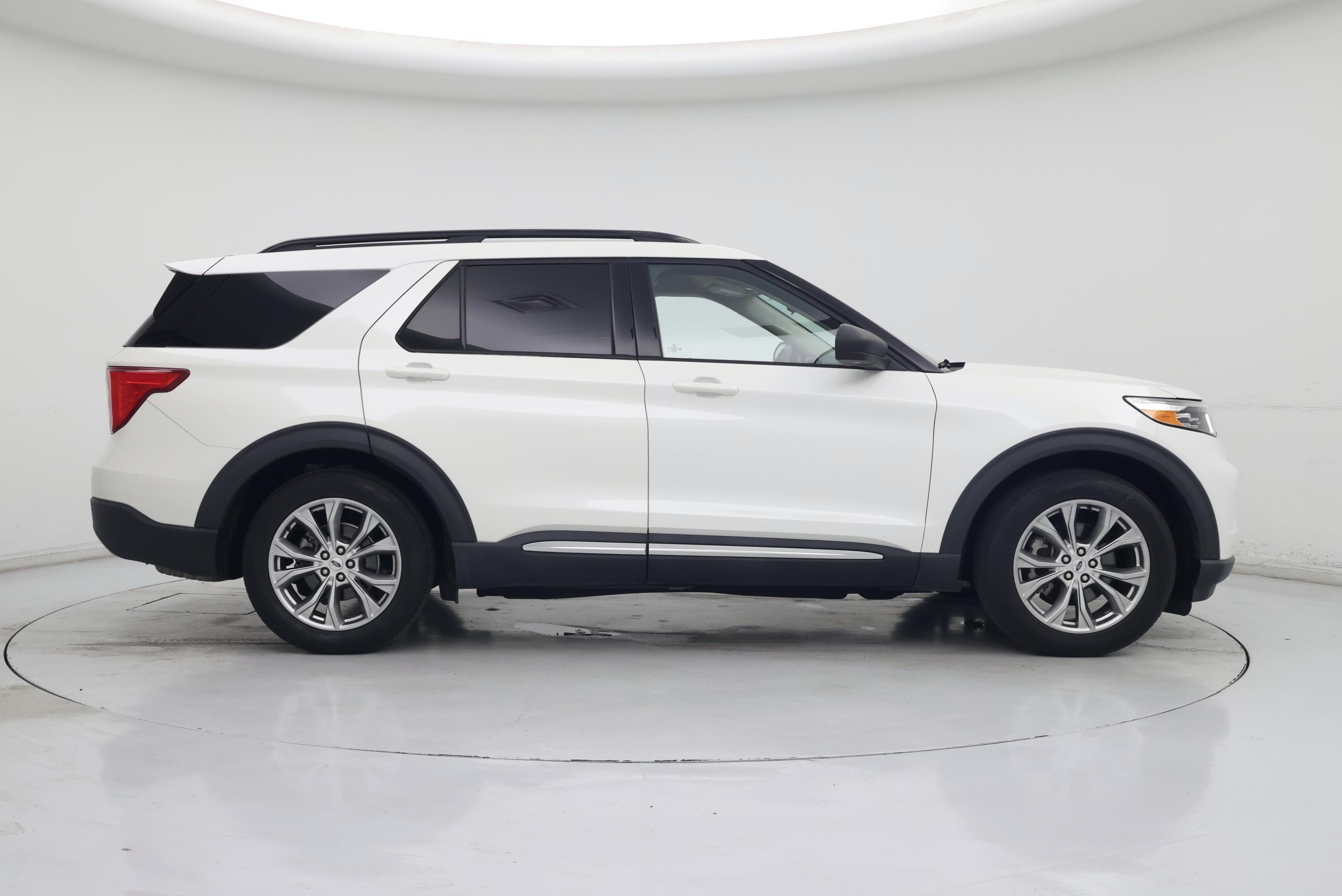 Thumbnail: 2021 Ford Explorer - 7