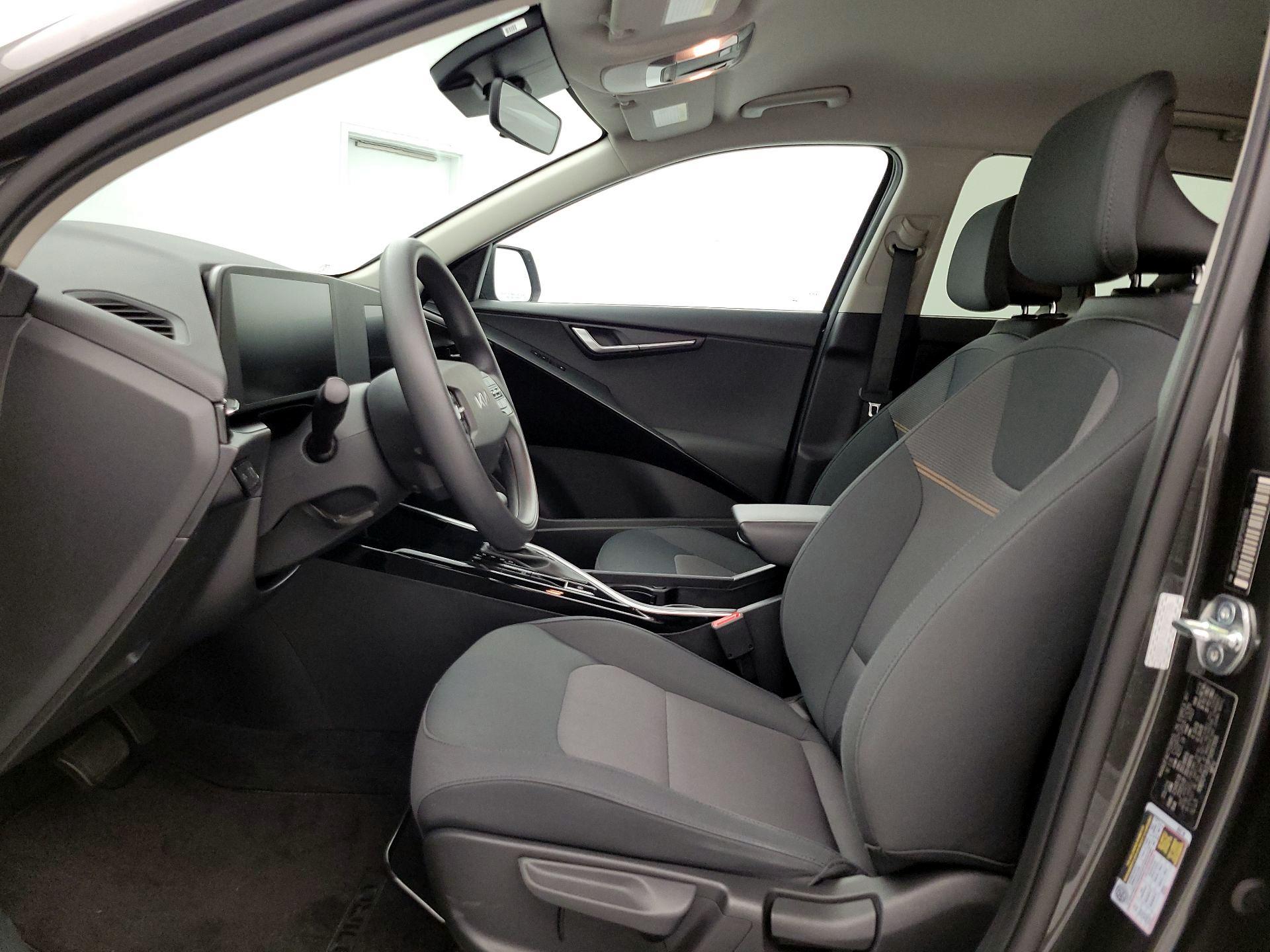 Thumbnail: 2023 Kia Niro - 11