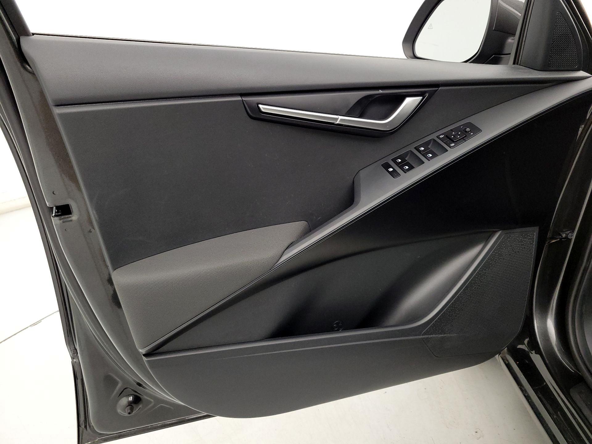 Thumbnail: 2023 Kia Niro - 12