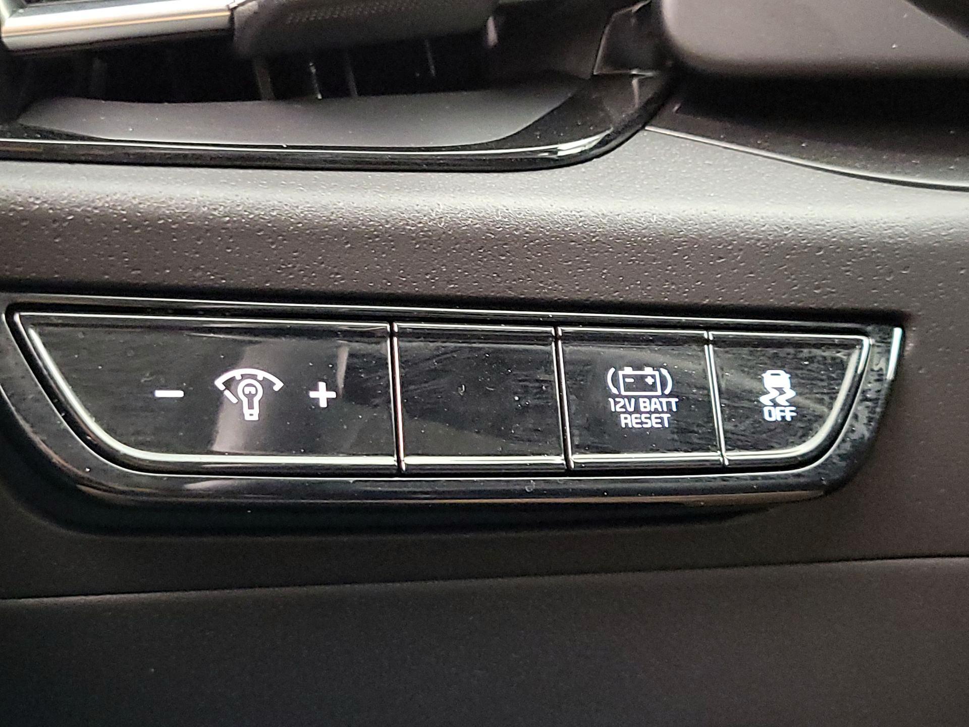 Thumbnail: 2023 Kia Niro - 13