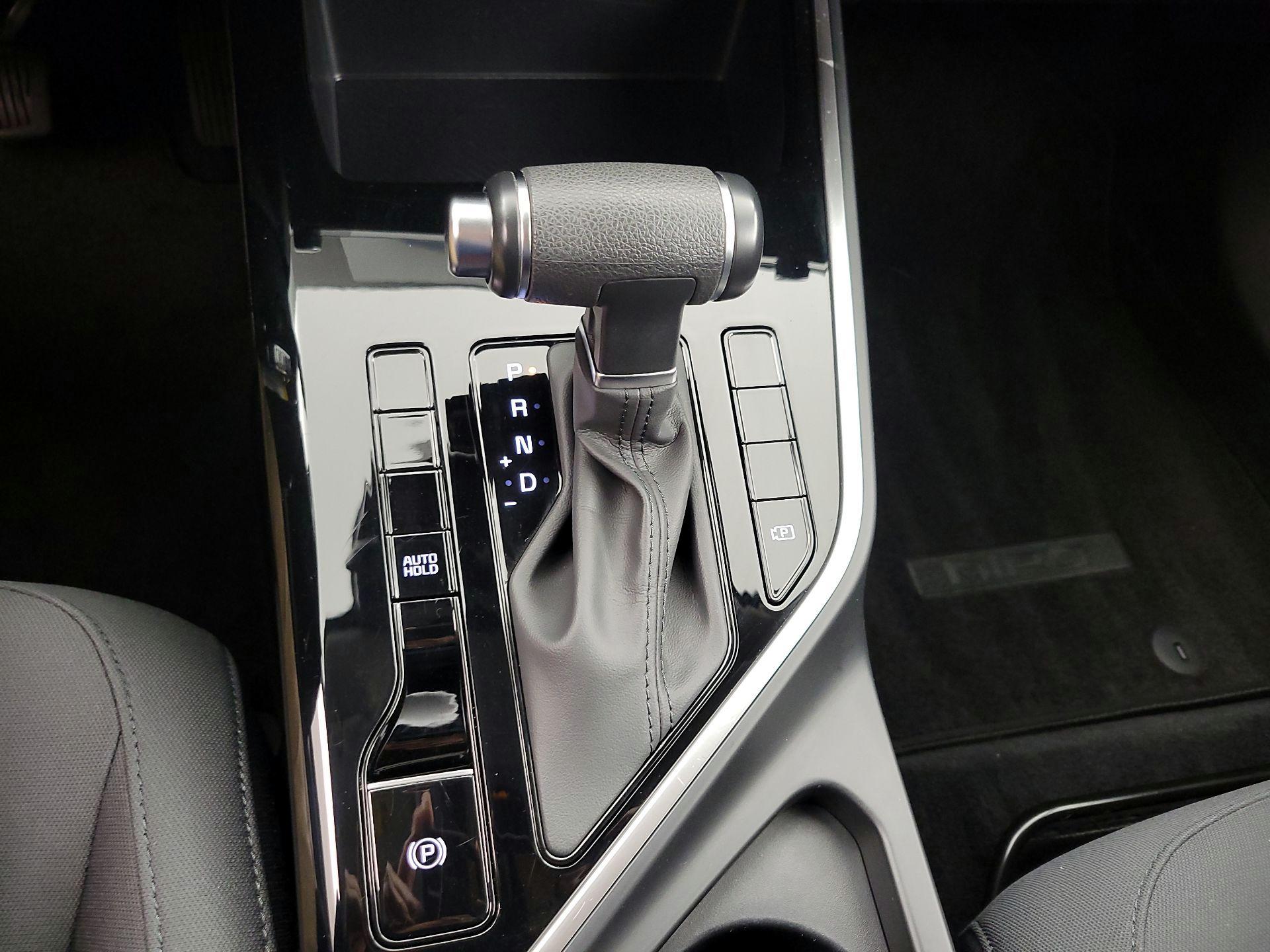 Thumbnail: 2023 Kia Niro - 17