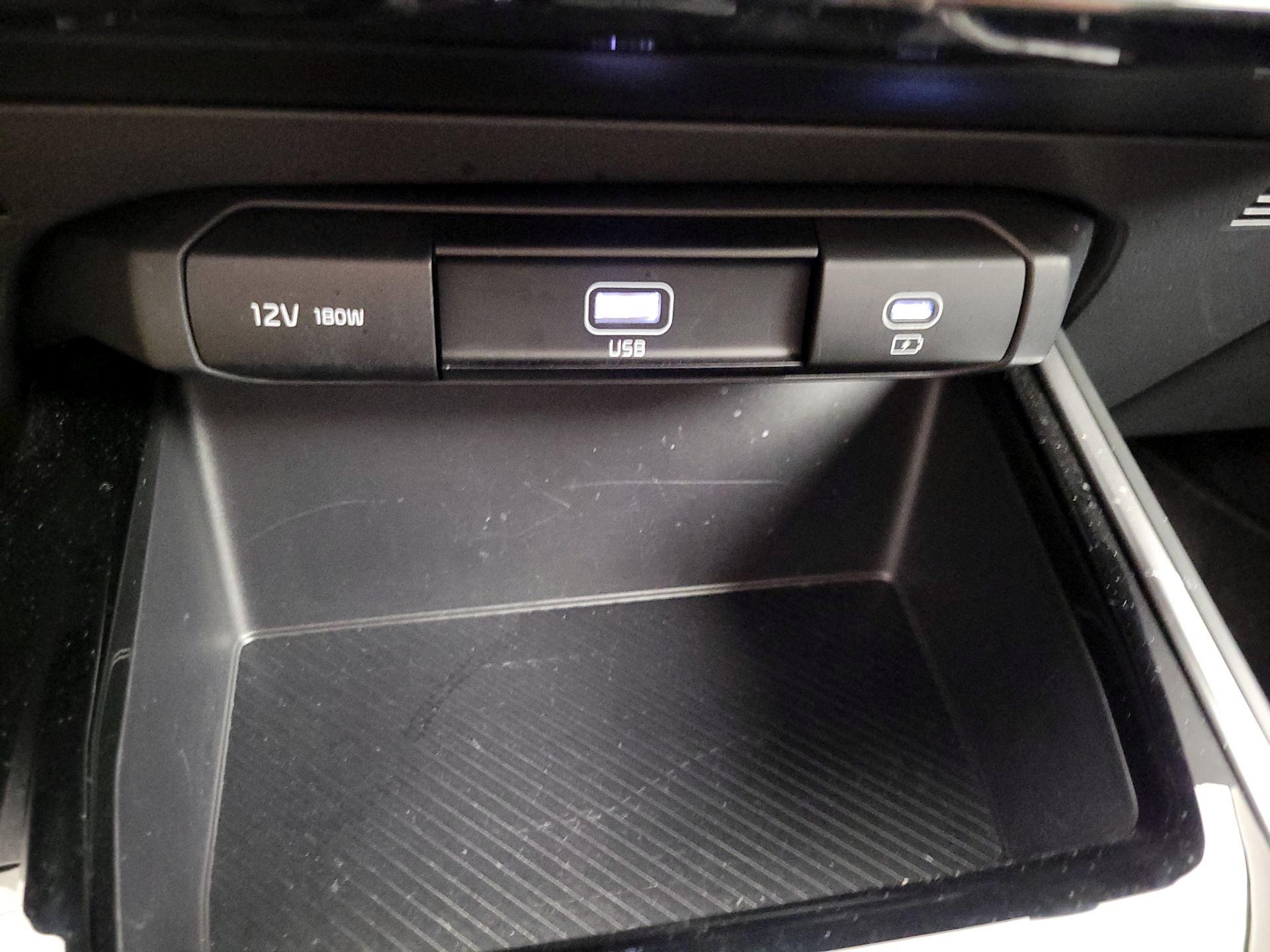 Thumbnail: 2023 Kia Niro - 18