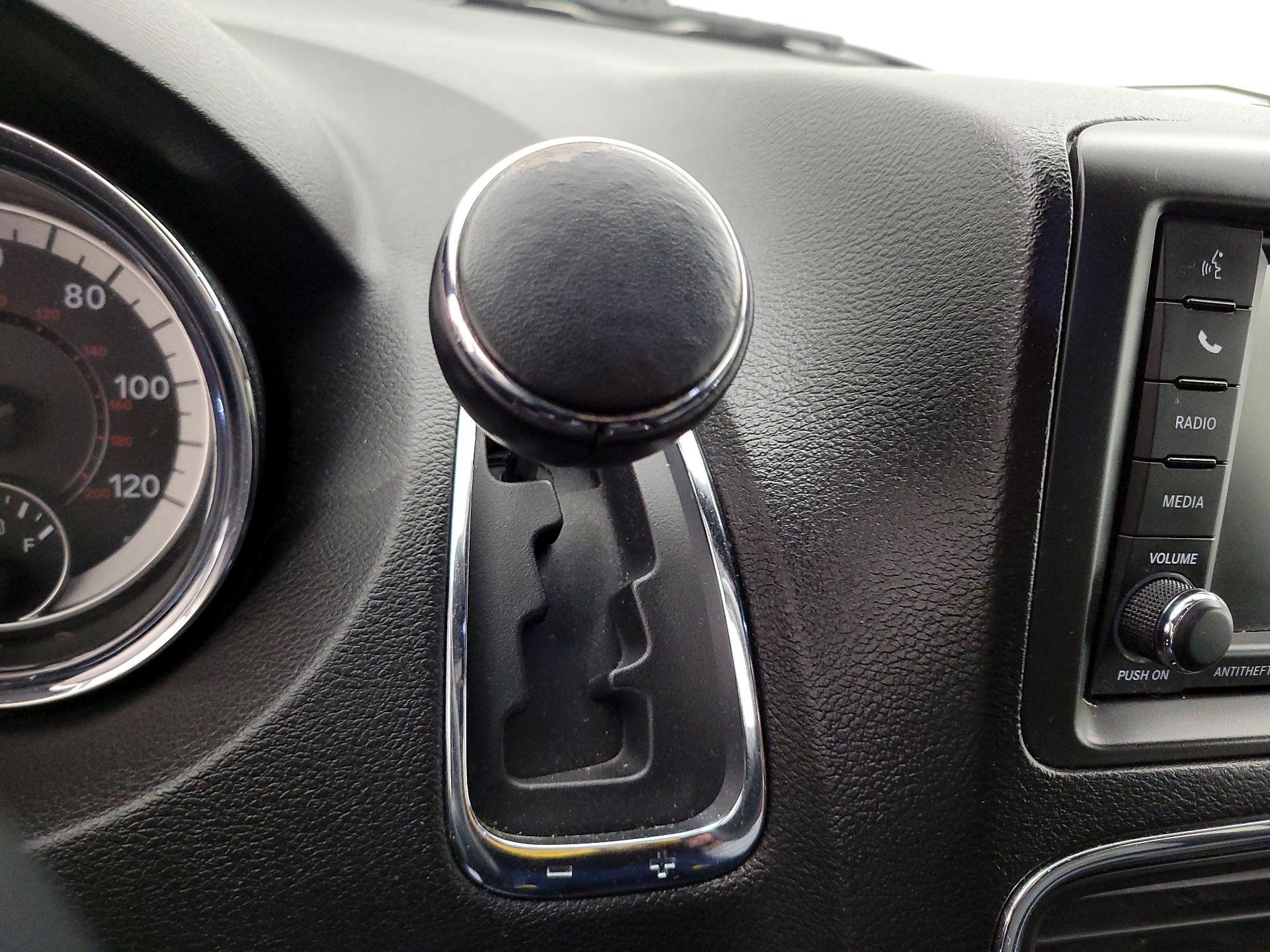 Thumbnail: 2018 Dodge Grand Caravan - 17