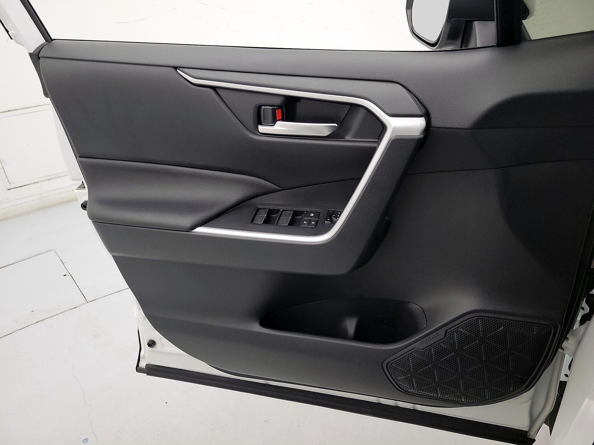 Thumbnail: 2025 Toyota RAV4 - 12