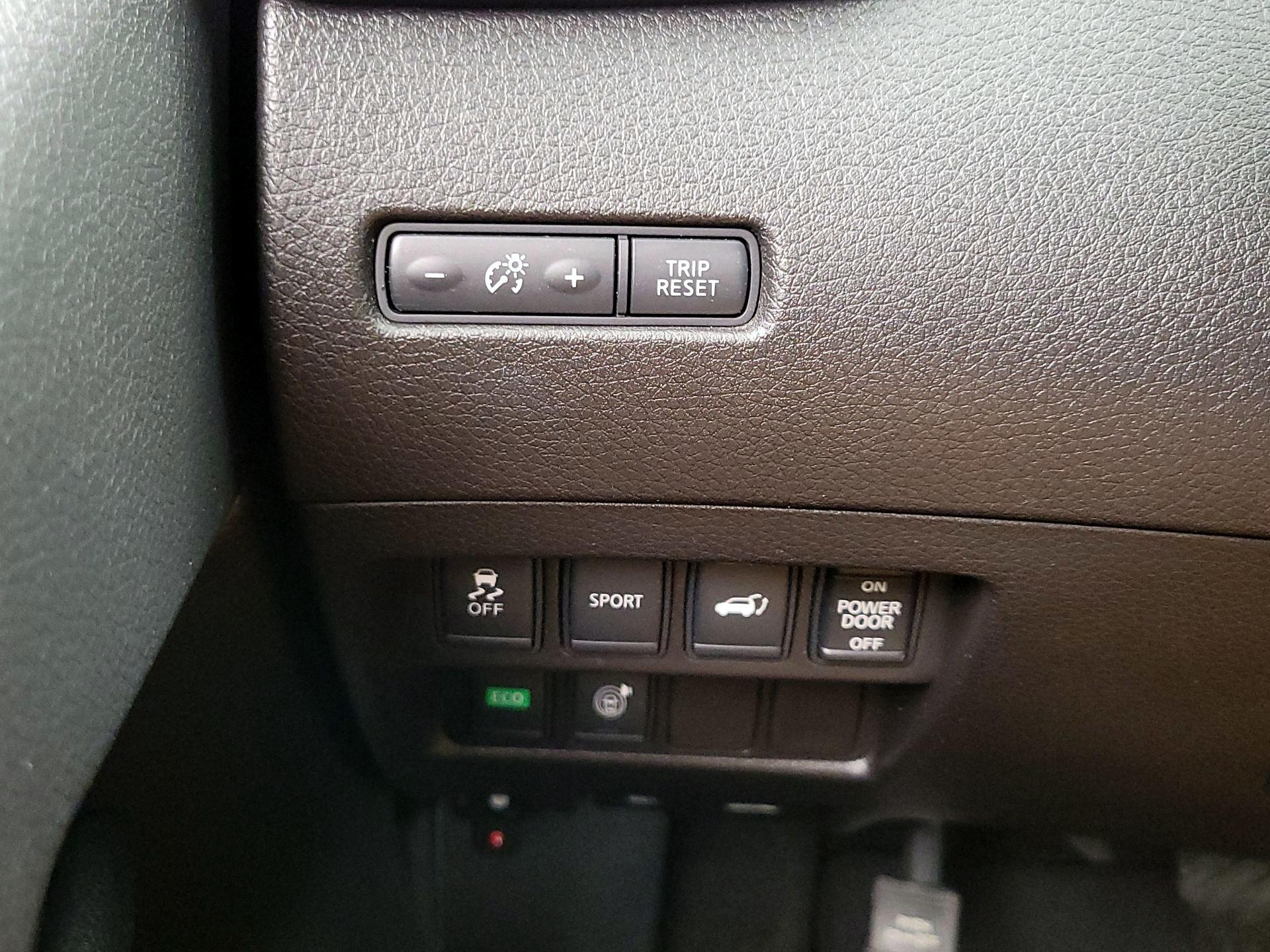 Thumbnail: 2016 Nissan Rogue - 13