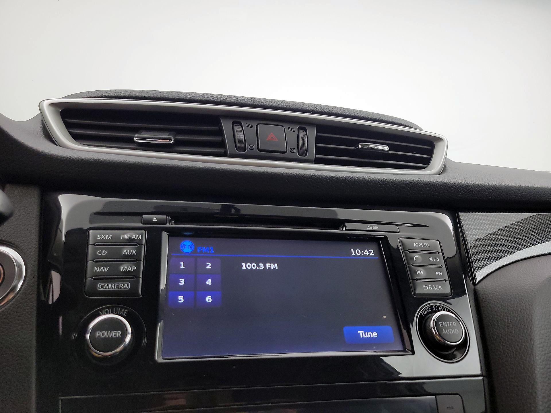 Thumbnail: 2016 Nissan Rogue - 16