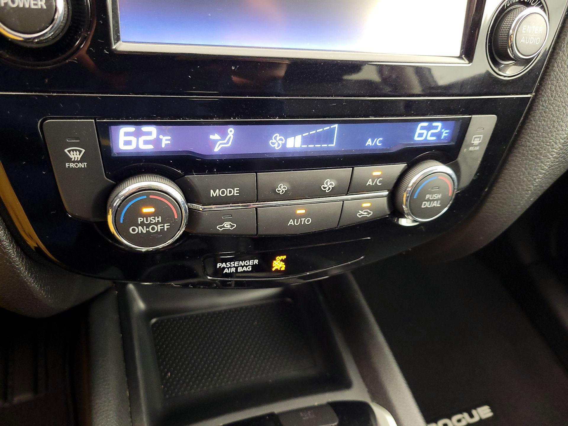 Thumbnail: 2016 Nissan Rogue - 17