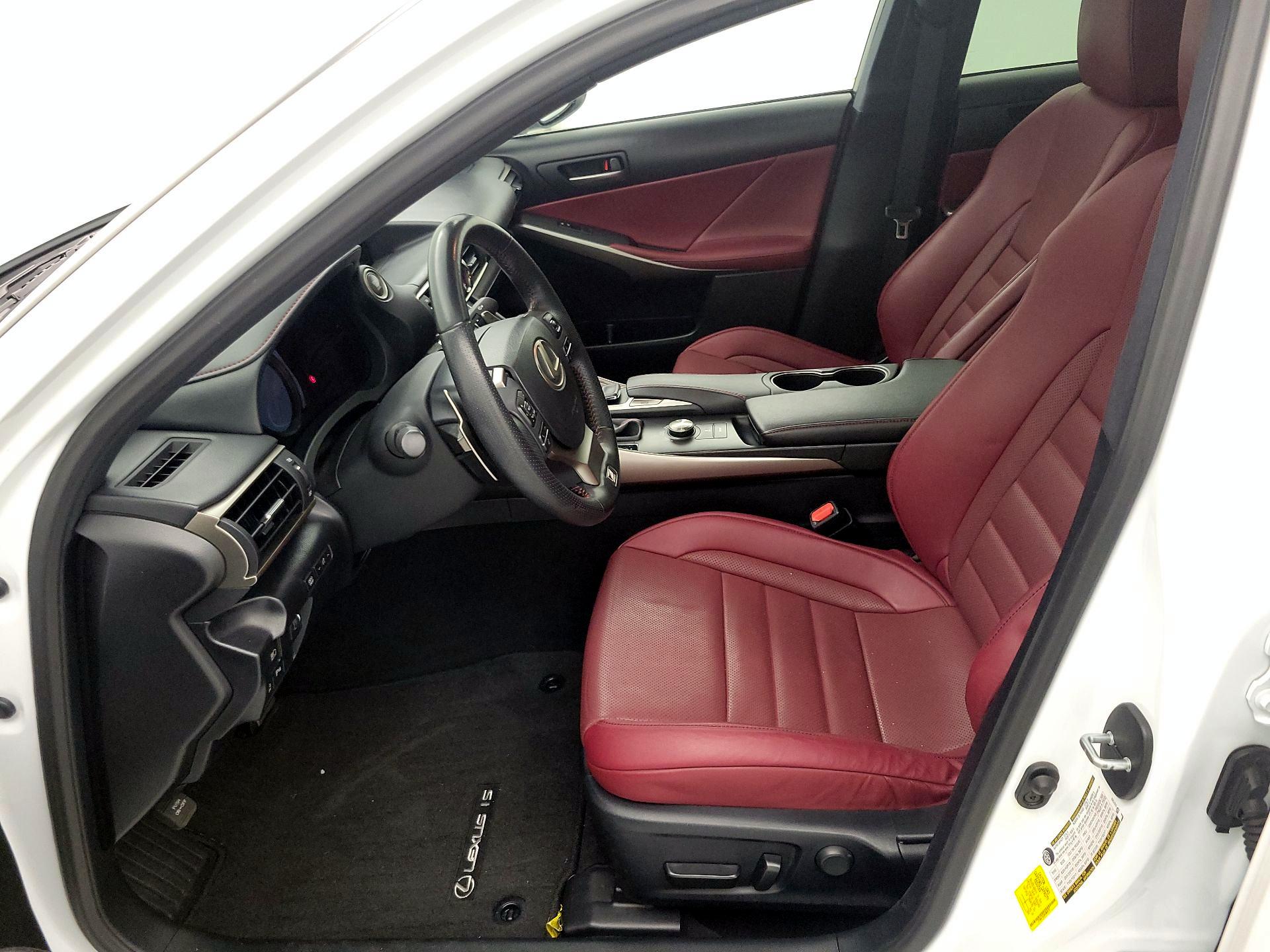 Thumbnail: 2019 Lexus IS - 11