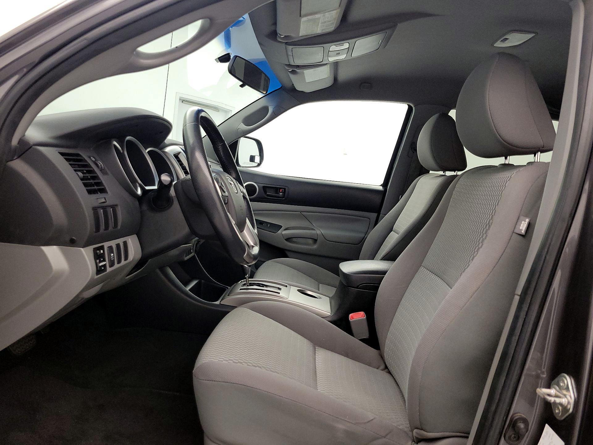 Thumbnail: 2015 Toyota Tacoma - 11