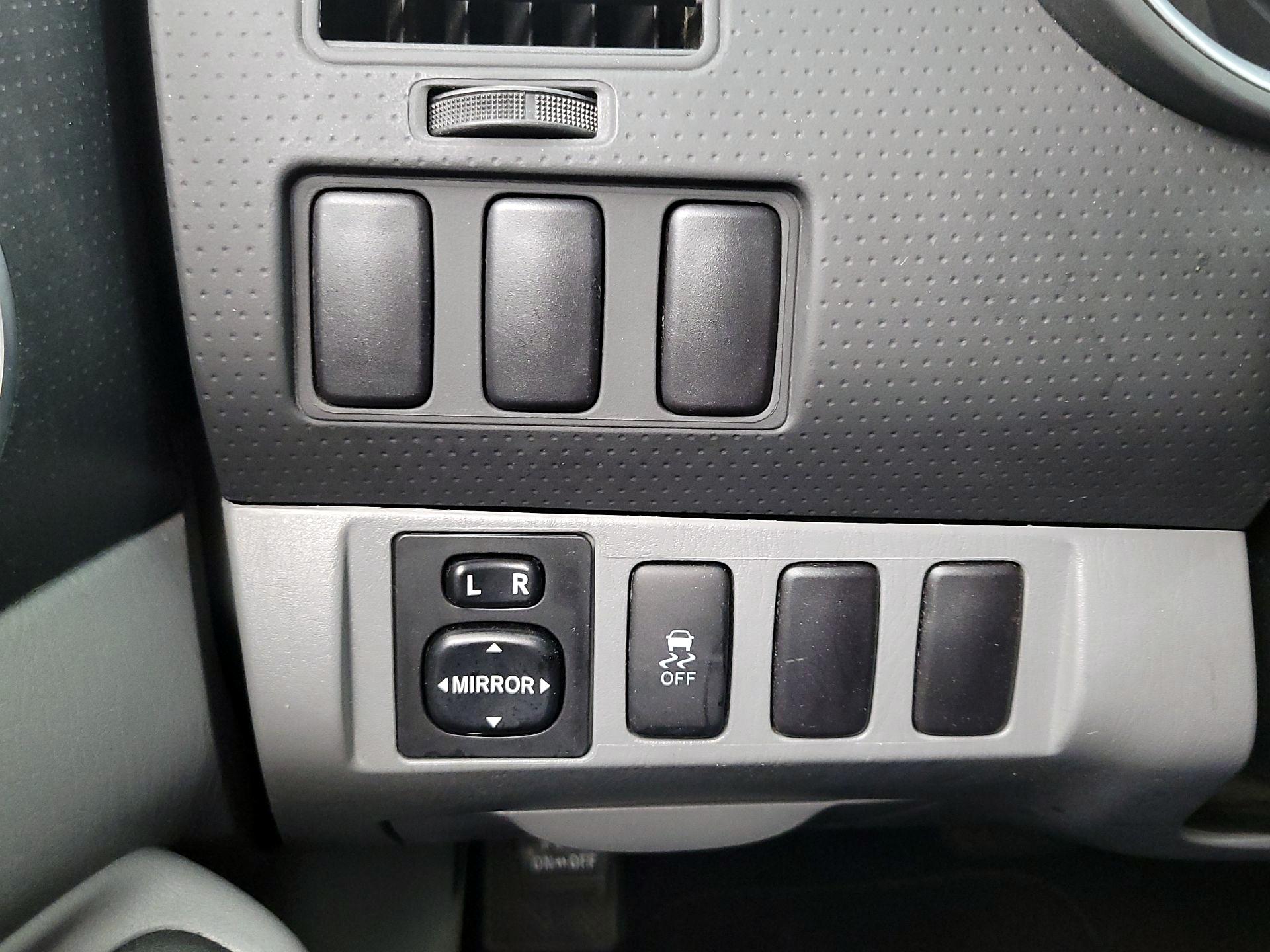 Thumbnail: 2015 Toyota Tacoma - 13