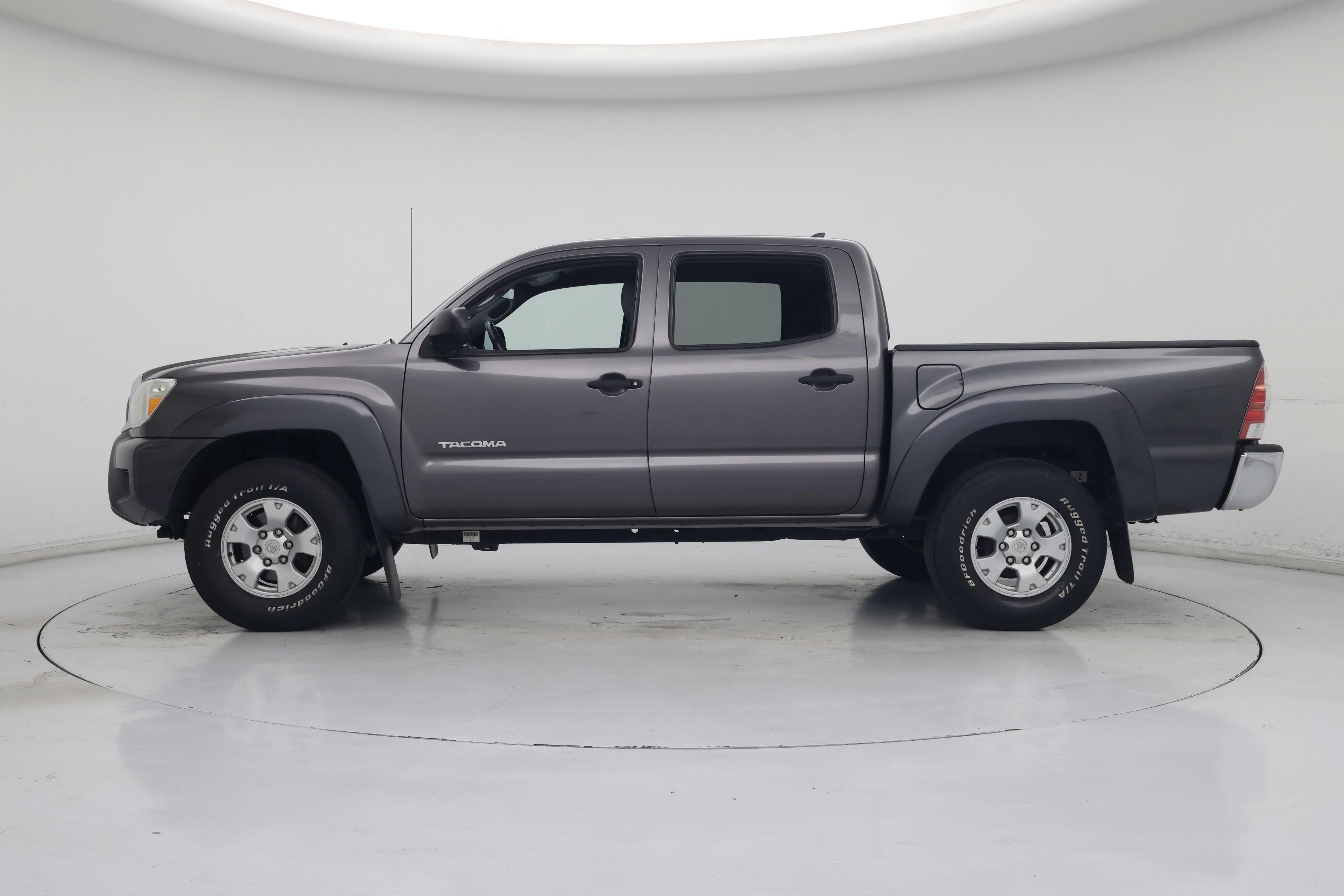 Thumbnail: 2015 Toyota Tacoma - 3