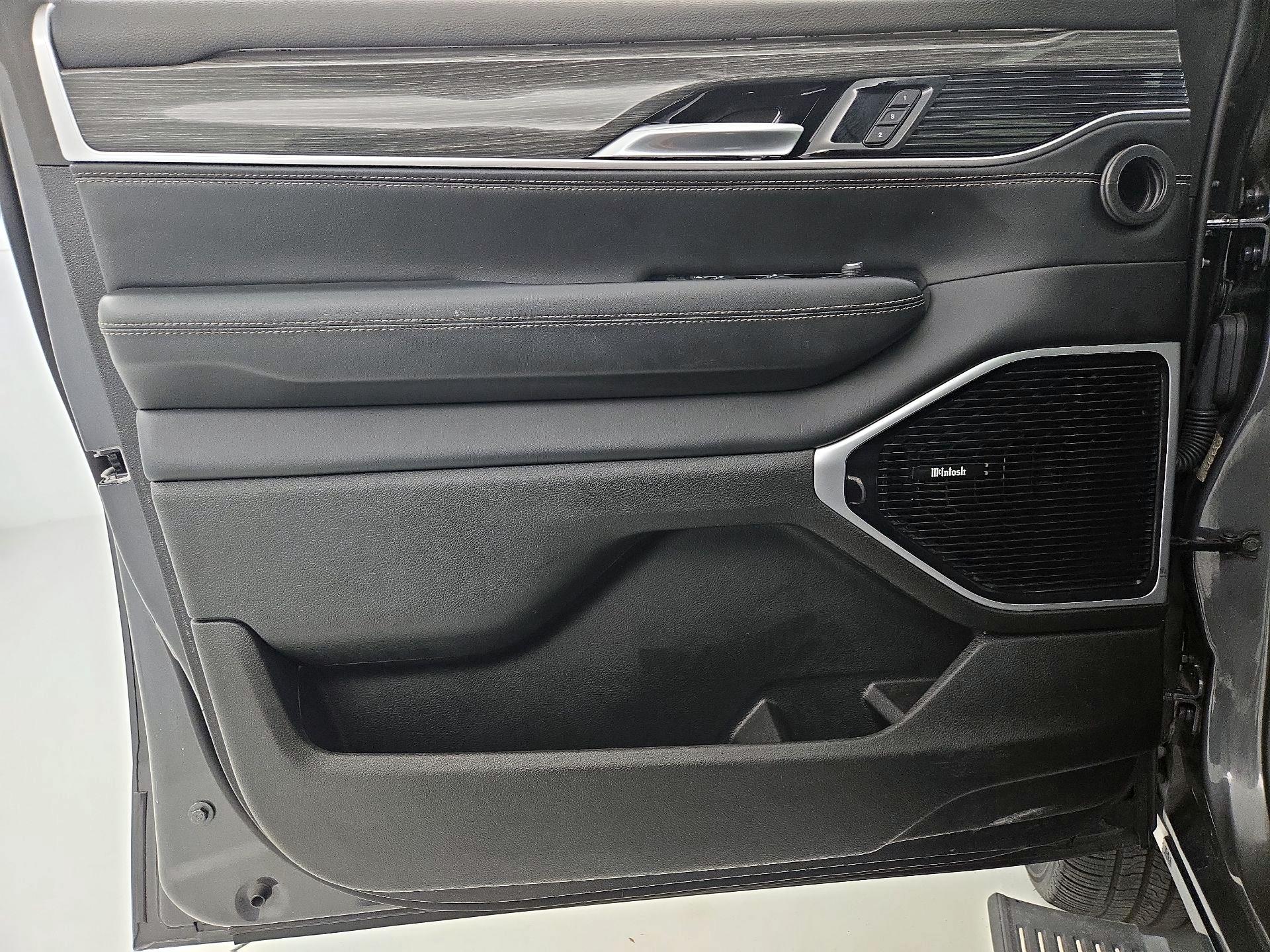 Thumbnail: 2022 Jeep Wagoneer - 12