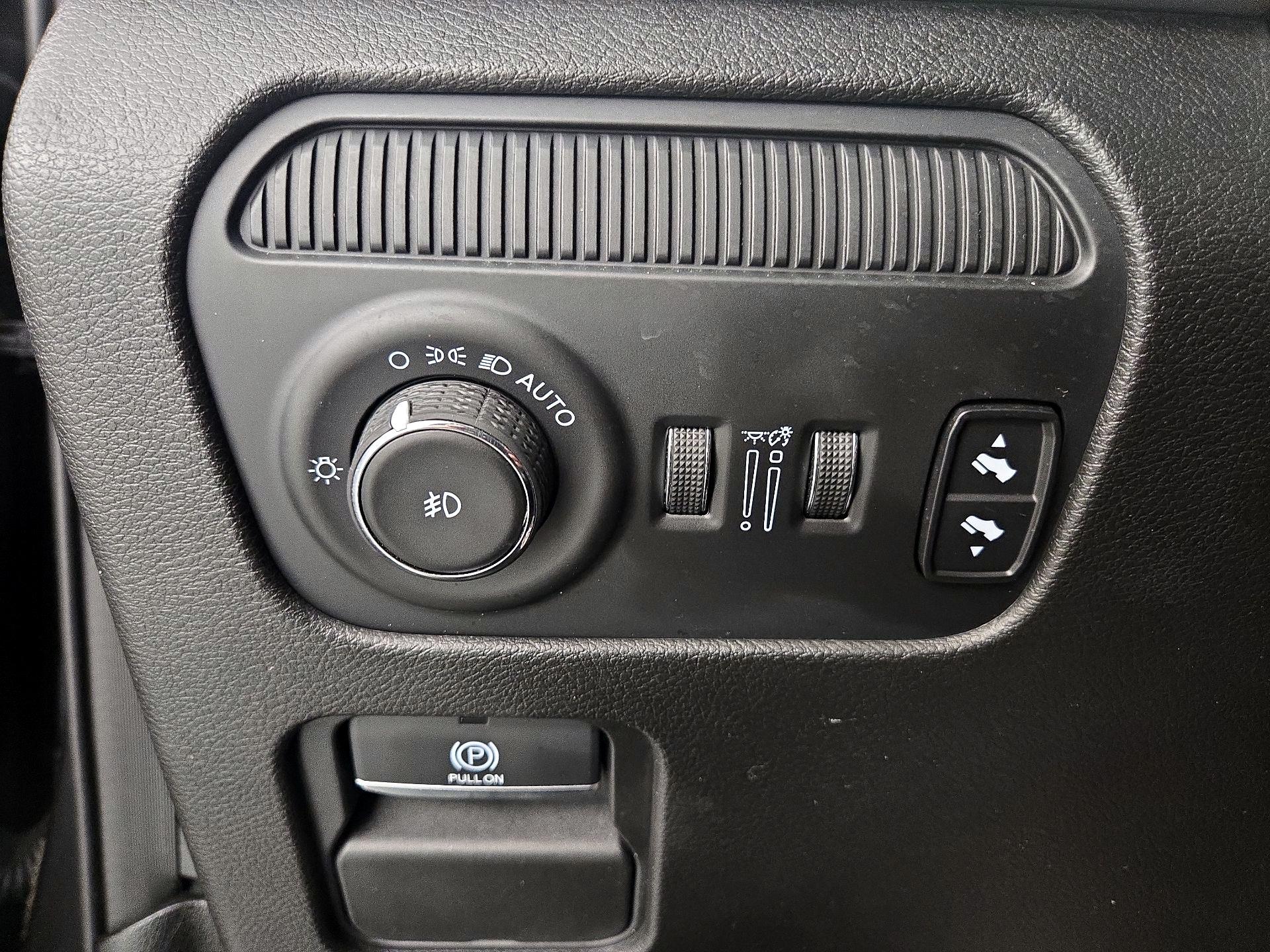 Thumbnail: 2022 Jeep Wagoneer - 13