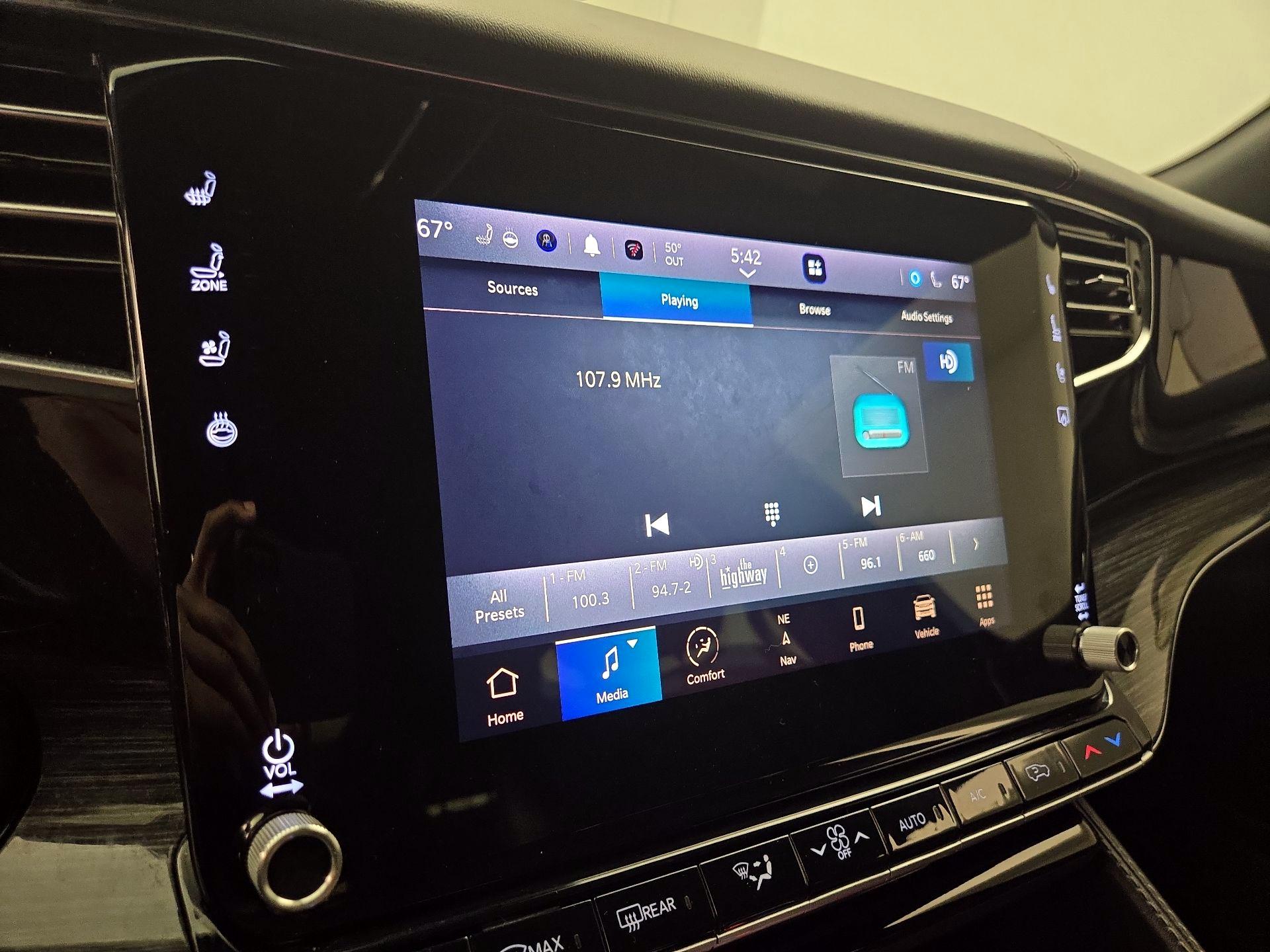 Thumbnail: 2022 Jeep Wagoneer - 16