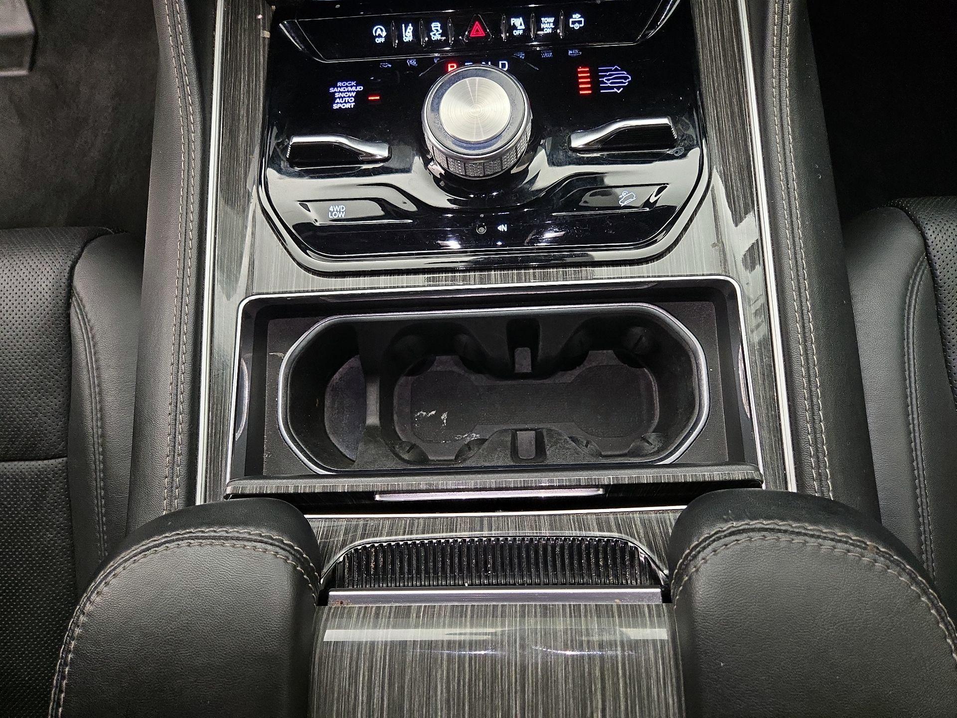 Thumbnail: 2022 Jeep Wagoneer - 18