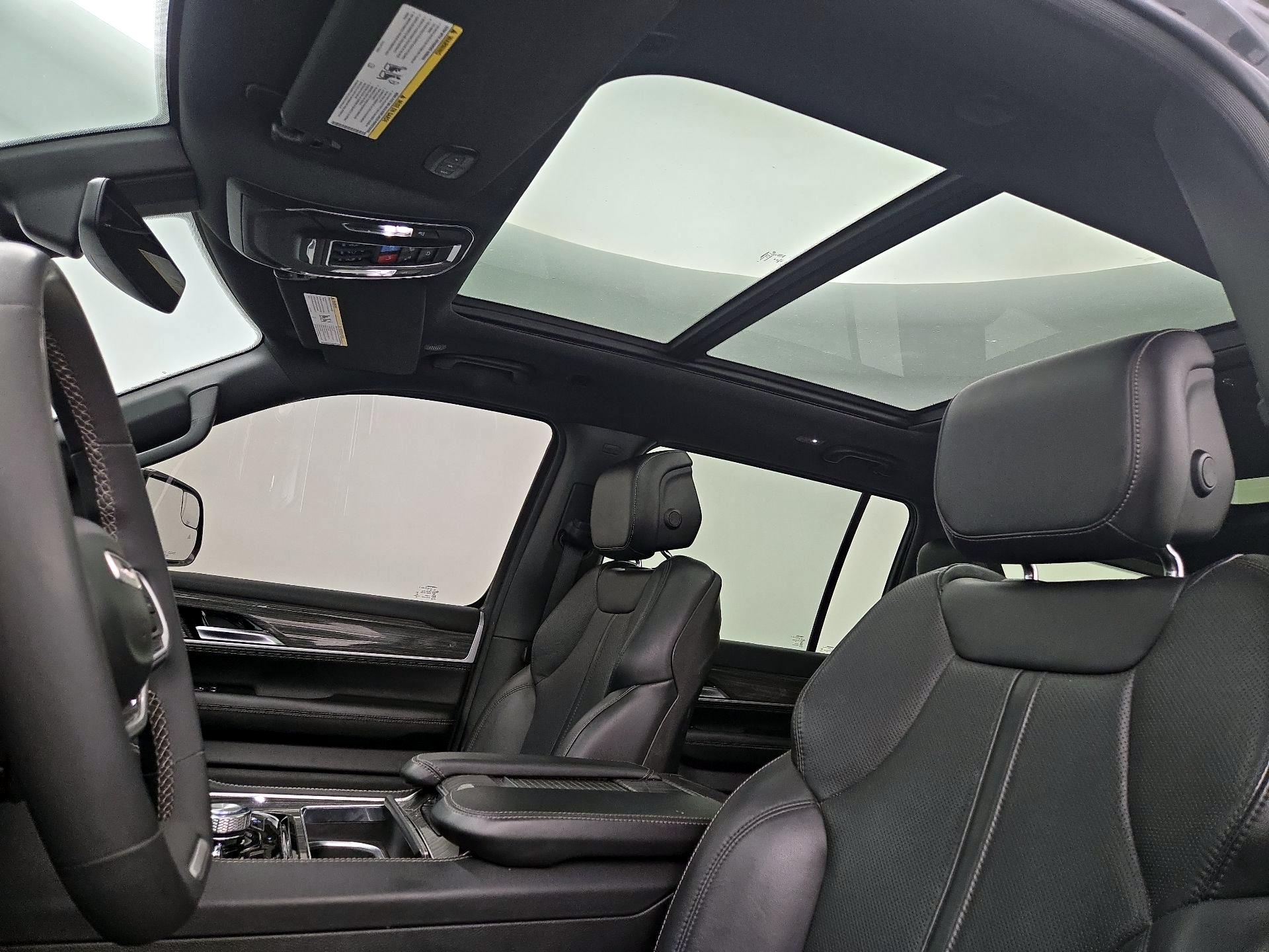 Thumbnail: 2022 Jeep Wagoneer - 20