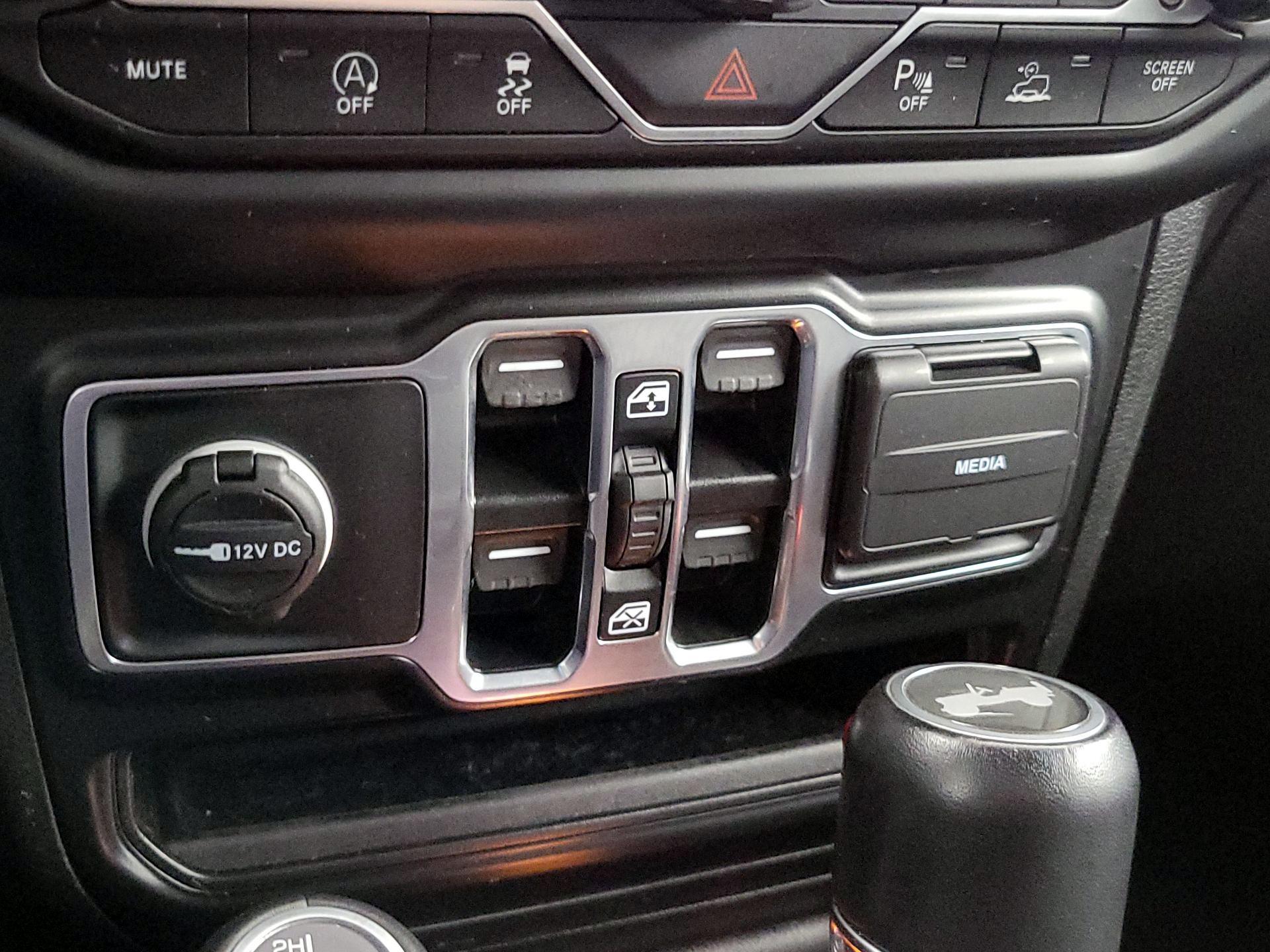 Thumbnail: 2022 Jeep Wrangler - 19