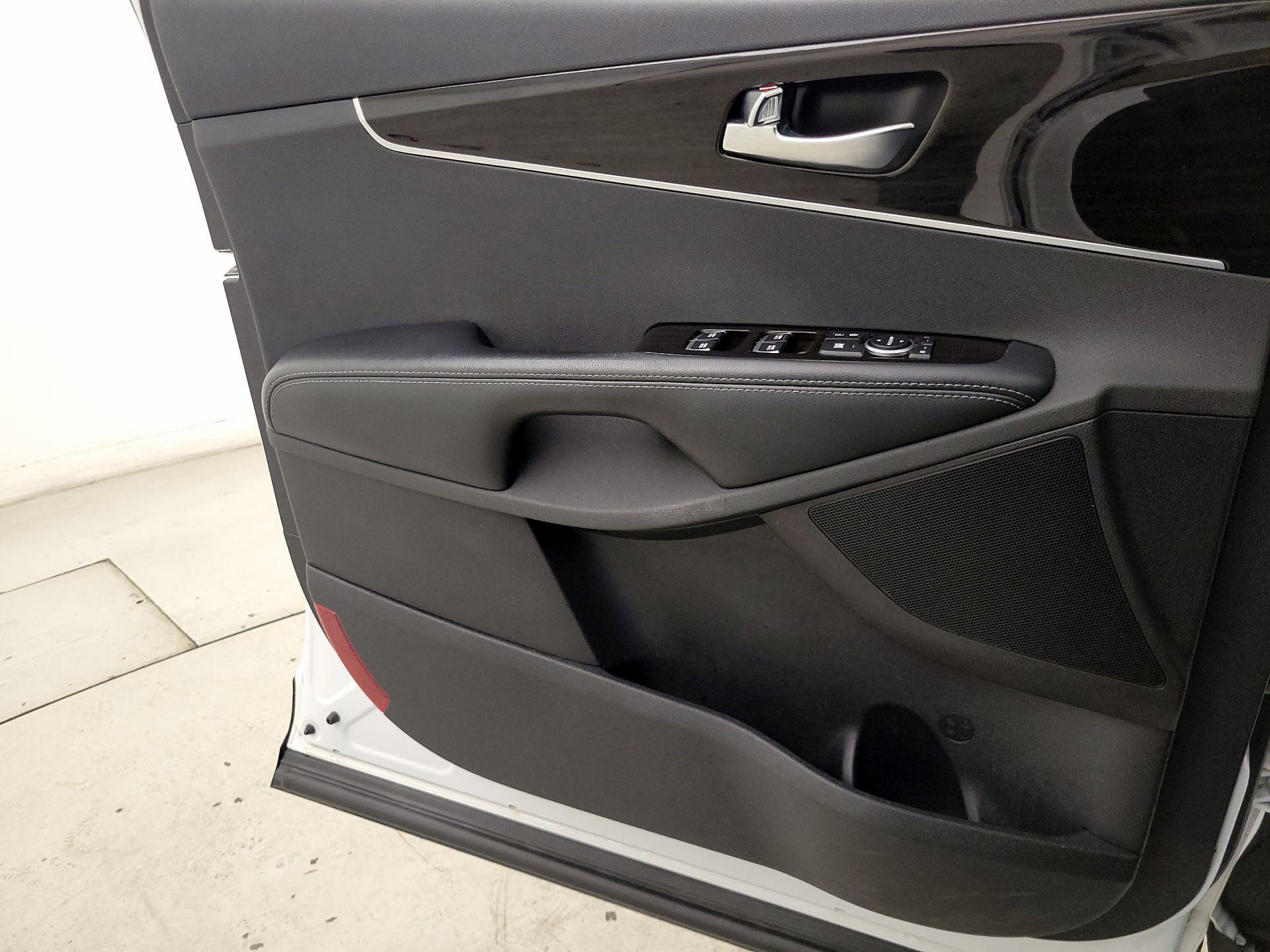 Thumbnail: 2020 Kia Sorento - 12