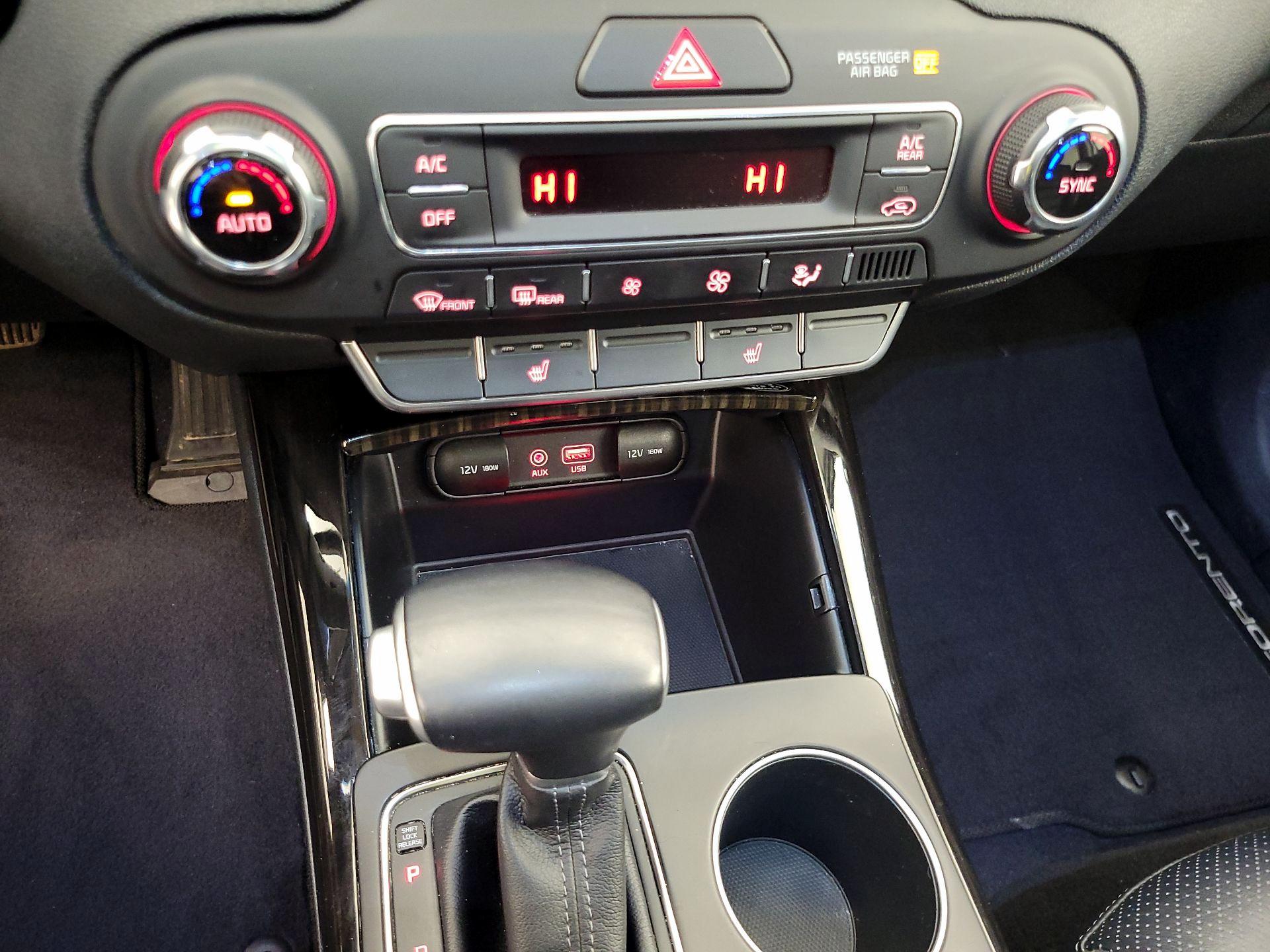 Thumbnail: 2020 Kia Sorento - 16