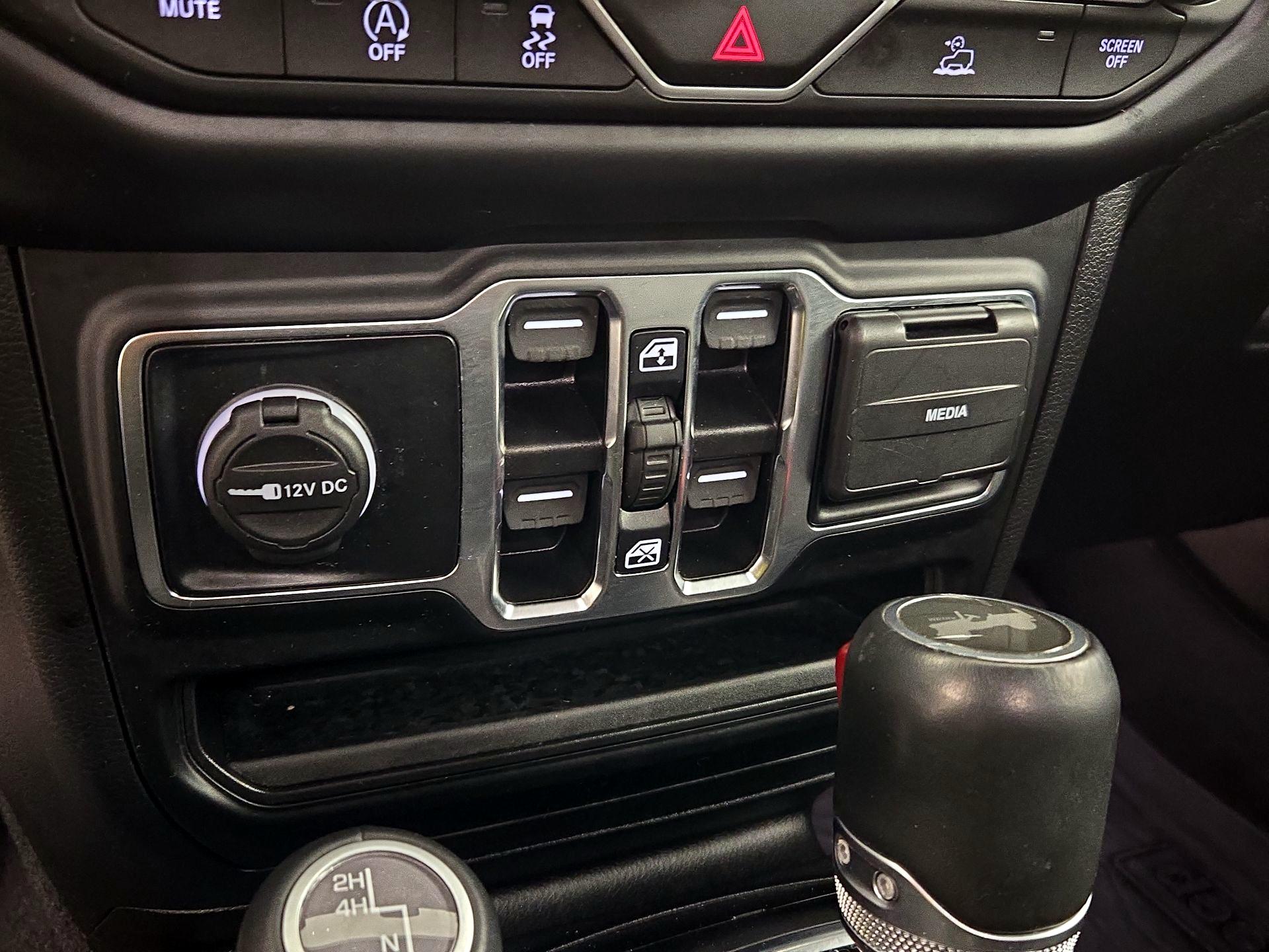 Thumbnail: 2021 Jeep Wrangler - 18