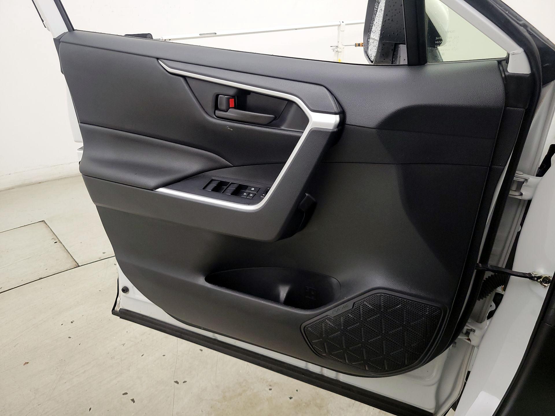 Thumbnail: 2021 Toyota RAV4 - 12