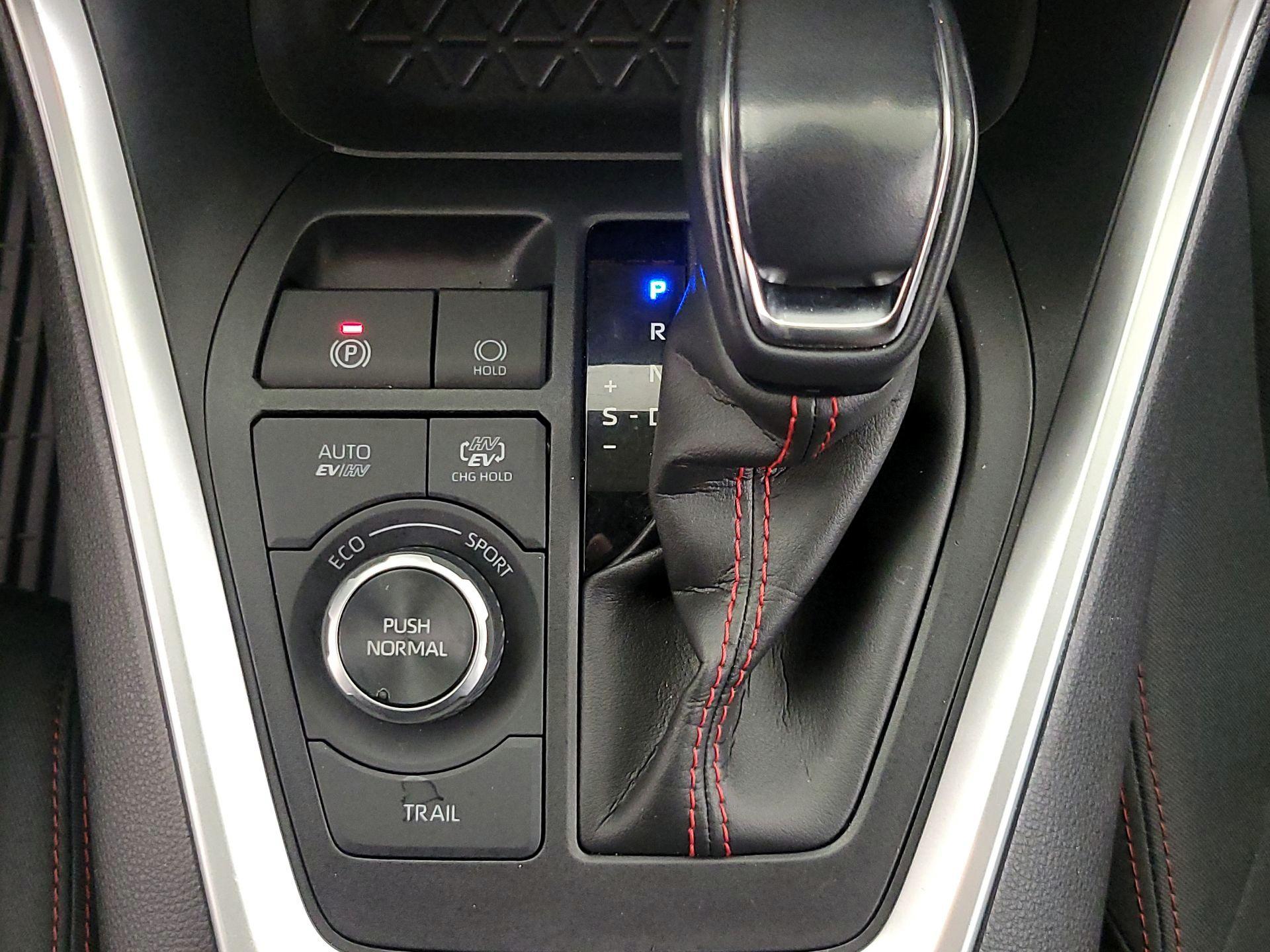 Thumbnail: 2021 Toyota RAV4 - 17