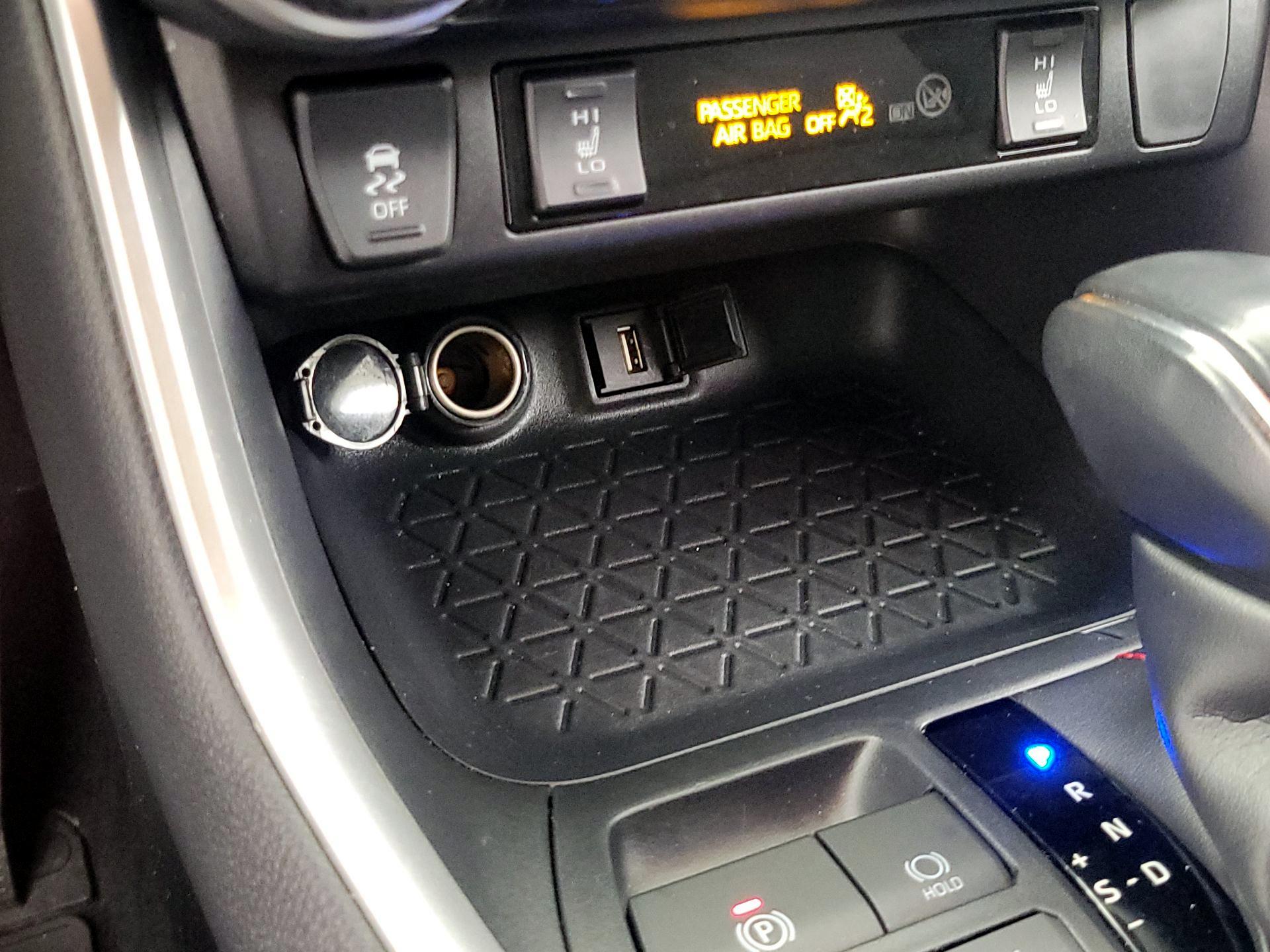 Thumbnail: 2021 Toyota RAV4 - 18