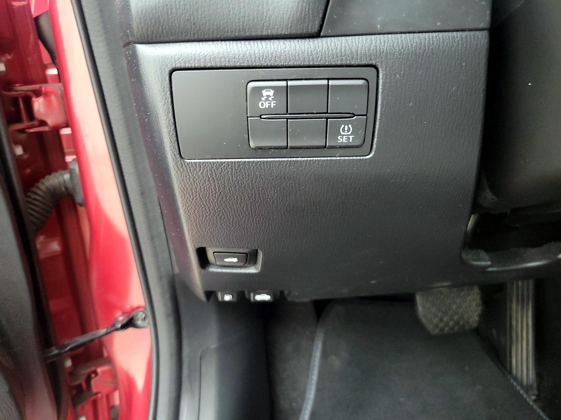 Thumbnail: 2018 Mazda Mazda3 - 13