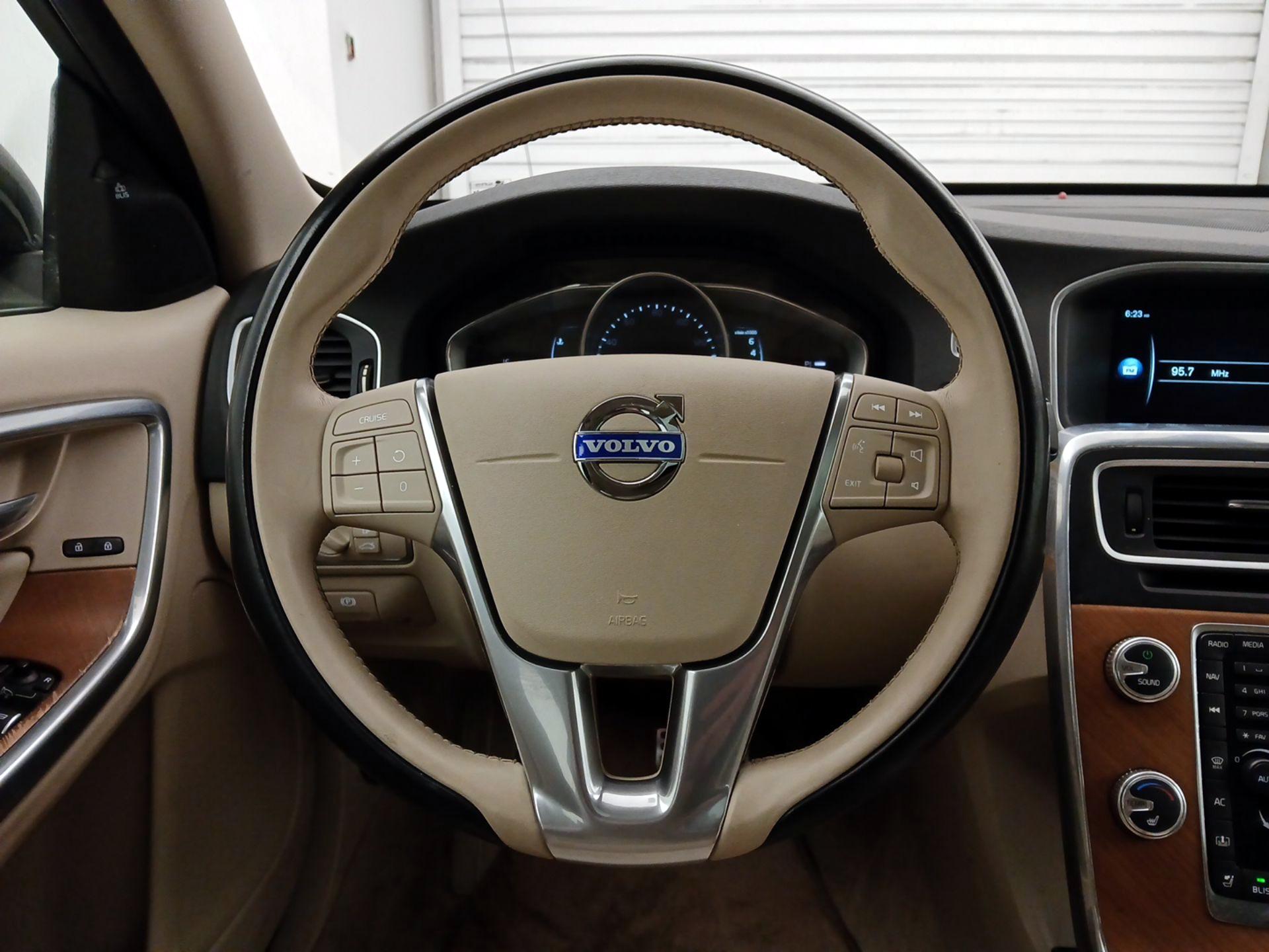 Thumbnail: 2016 Volvo S60 - 10