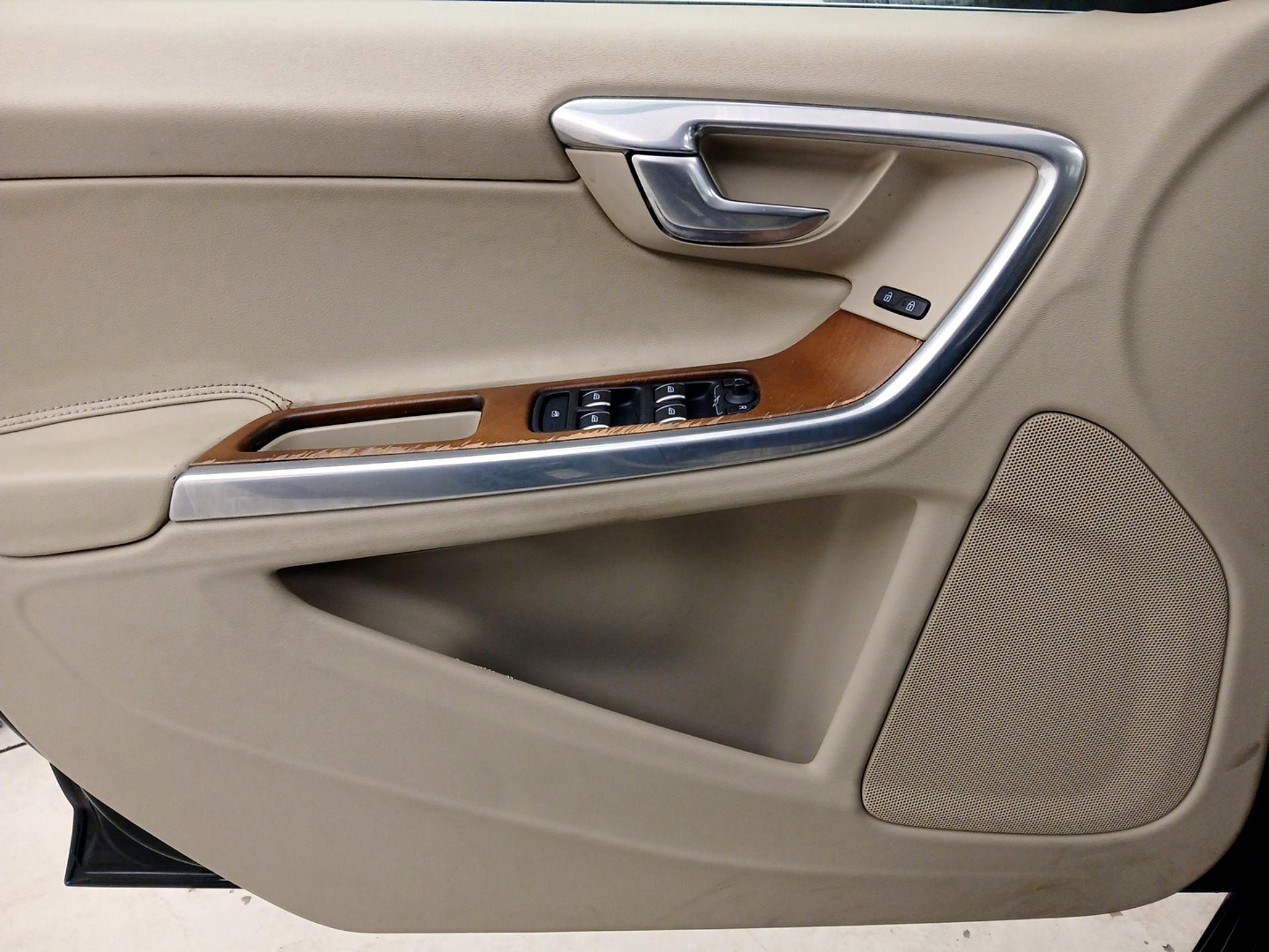 Thumbnail: 2016 Volvo S60 - 12