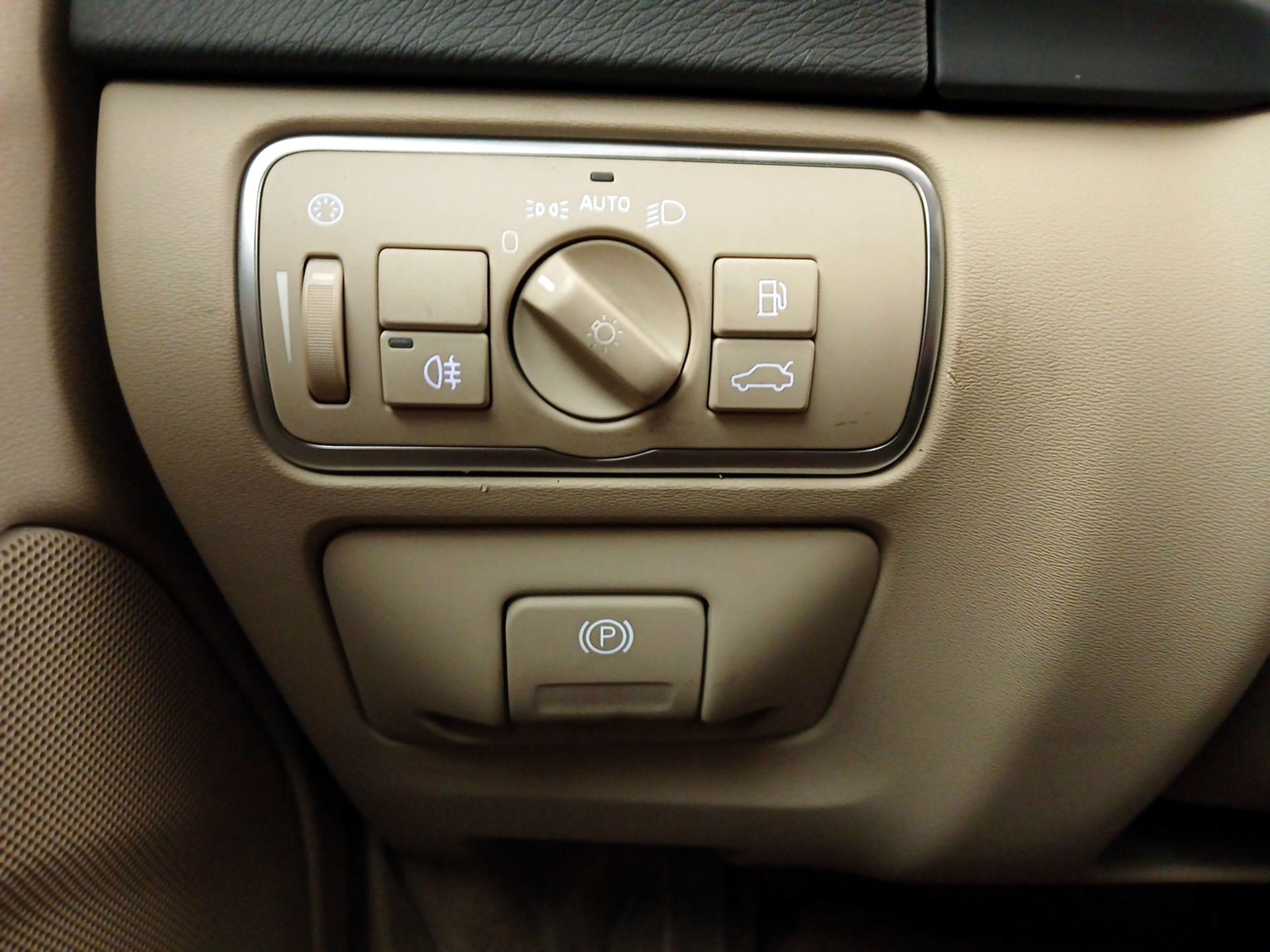 Thumbnail: 2016 Volvo S60 - 13