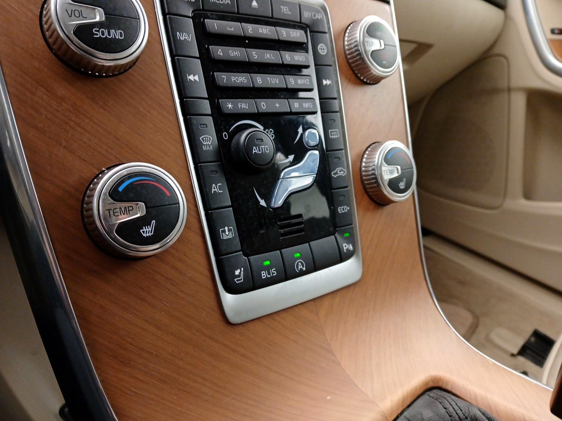 Thumbnail: 2016 Volvo S60 - 16