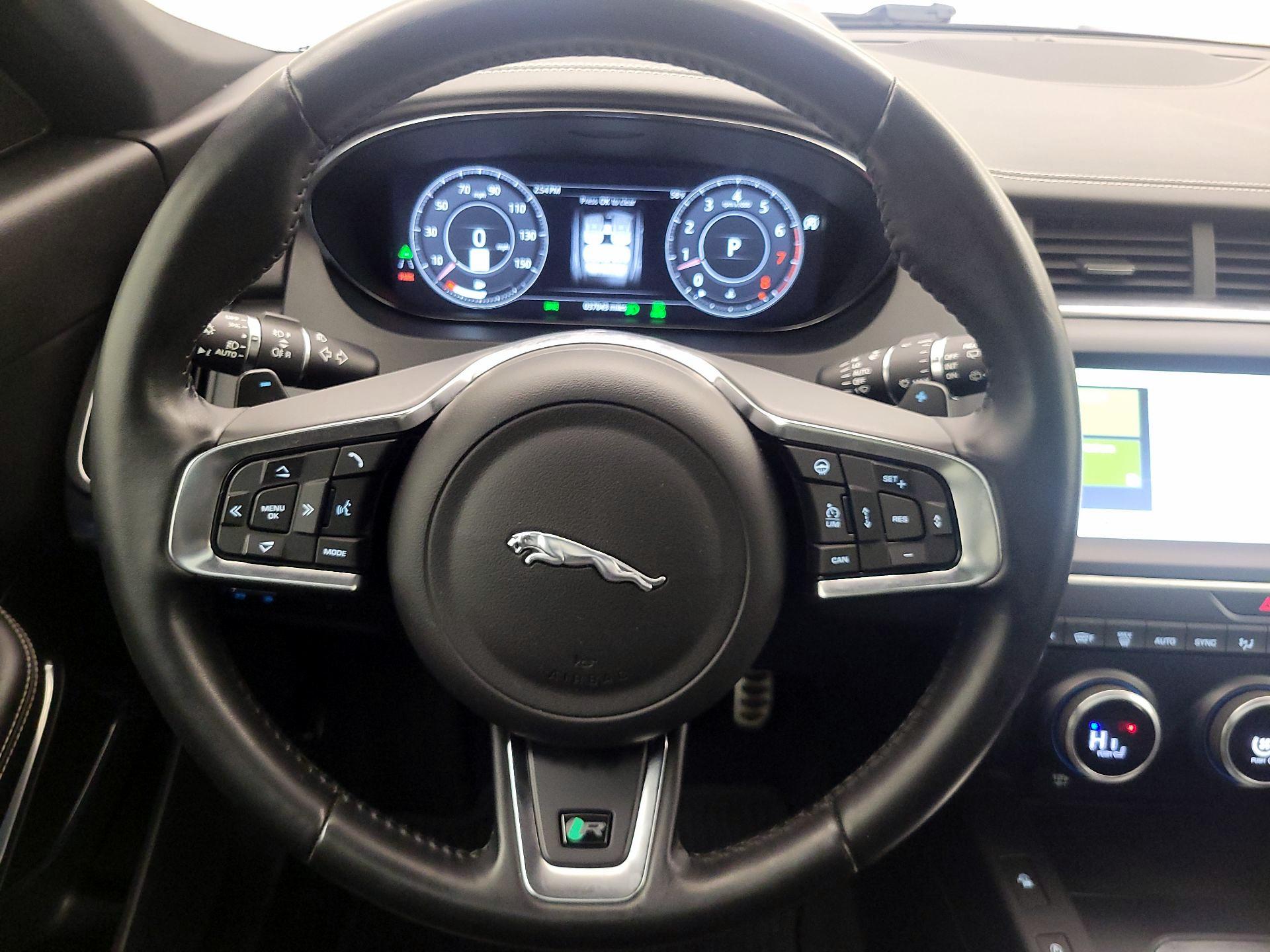 Thumbnail: 2019 Jaguar E-Pace - 10