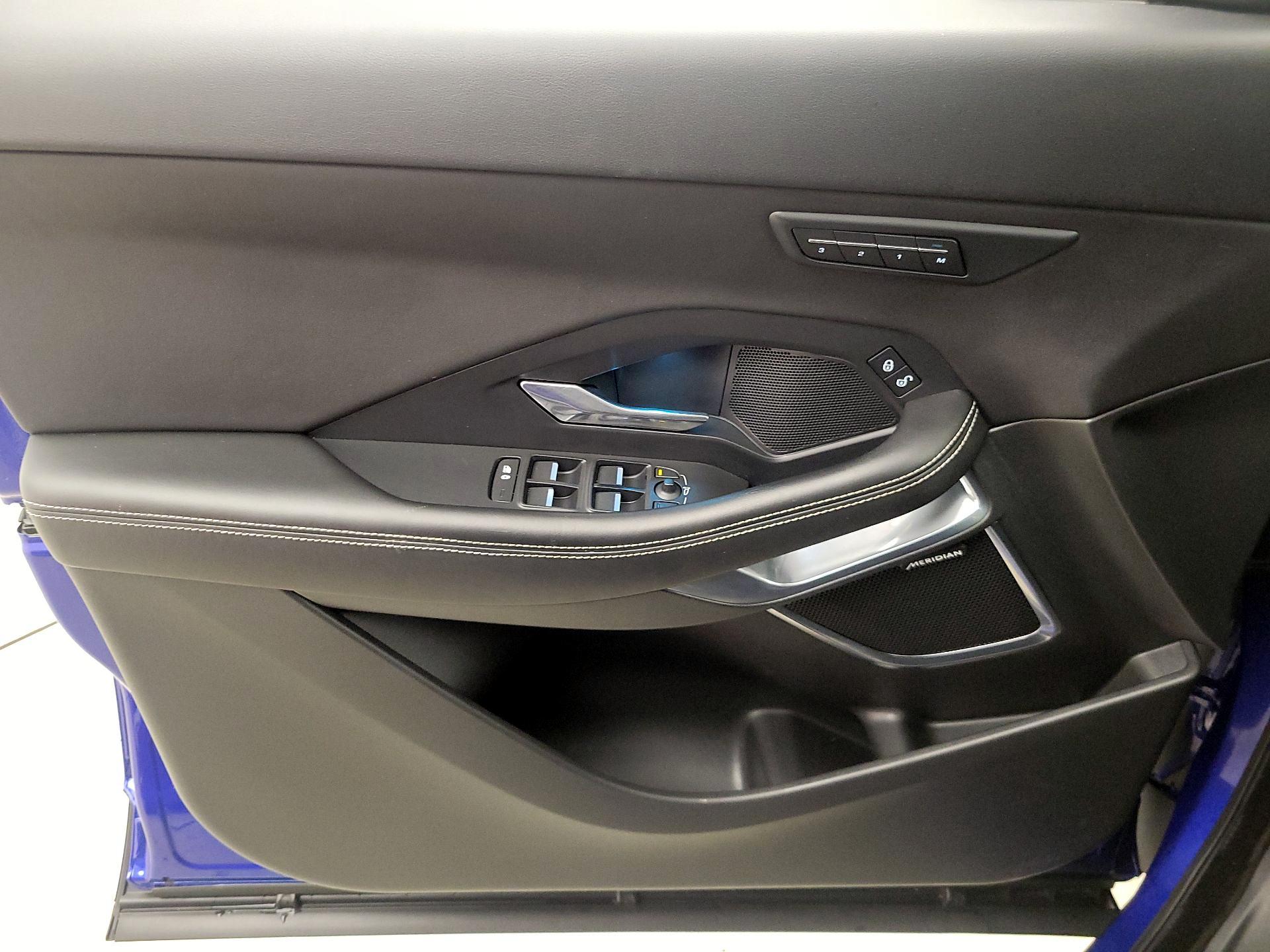 Thumbnail: 2019 Jaguar E-Pace - 12