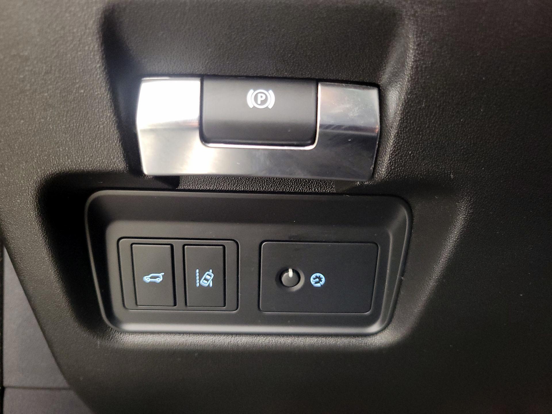 Thumbnail: 2019 Jaguar E-Pace - 13