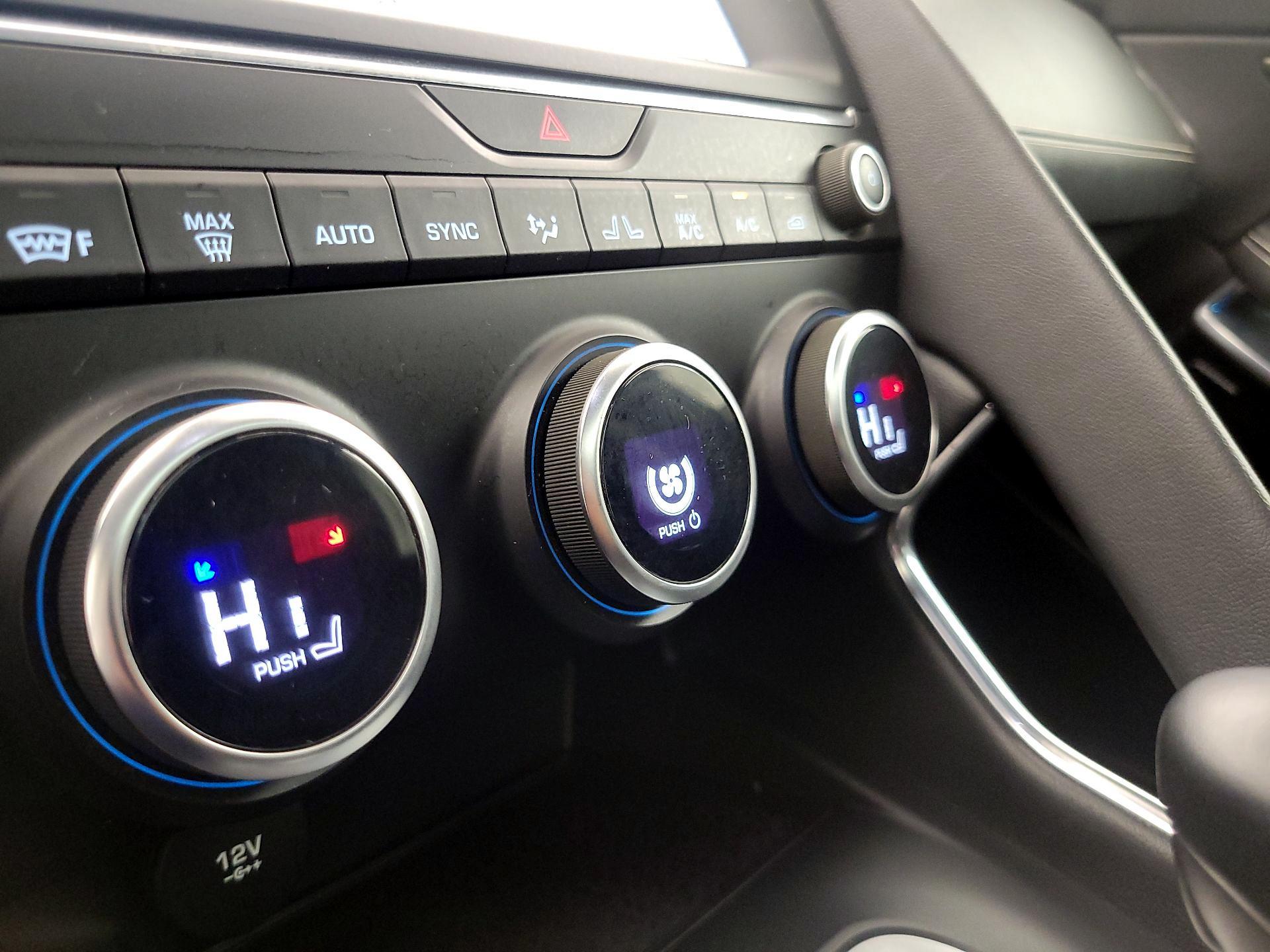 Thumbnail: 2019 Jaguar E-Pace - 17