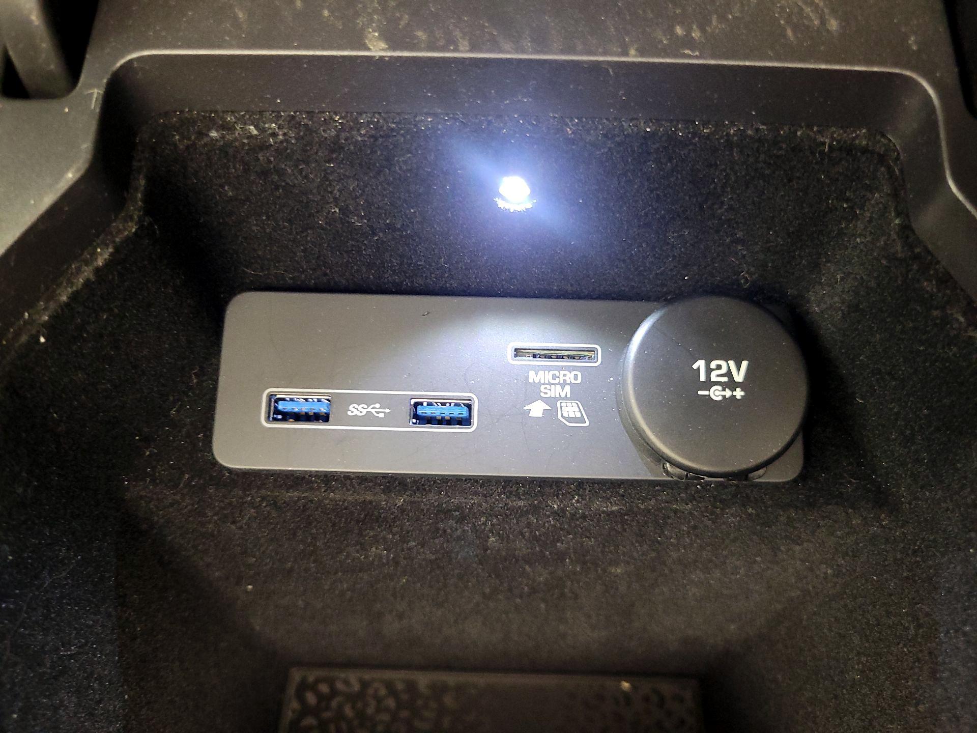 Thumbnail: 2019 Jaguar E-Pace - 19