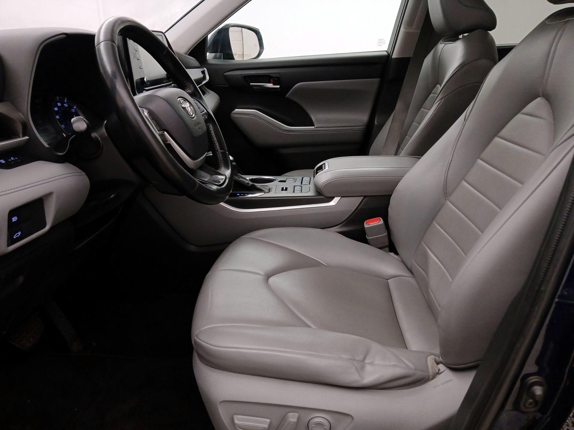 Thumbnail: 2022 Toyota Highlander - 11