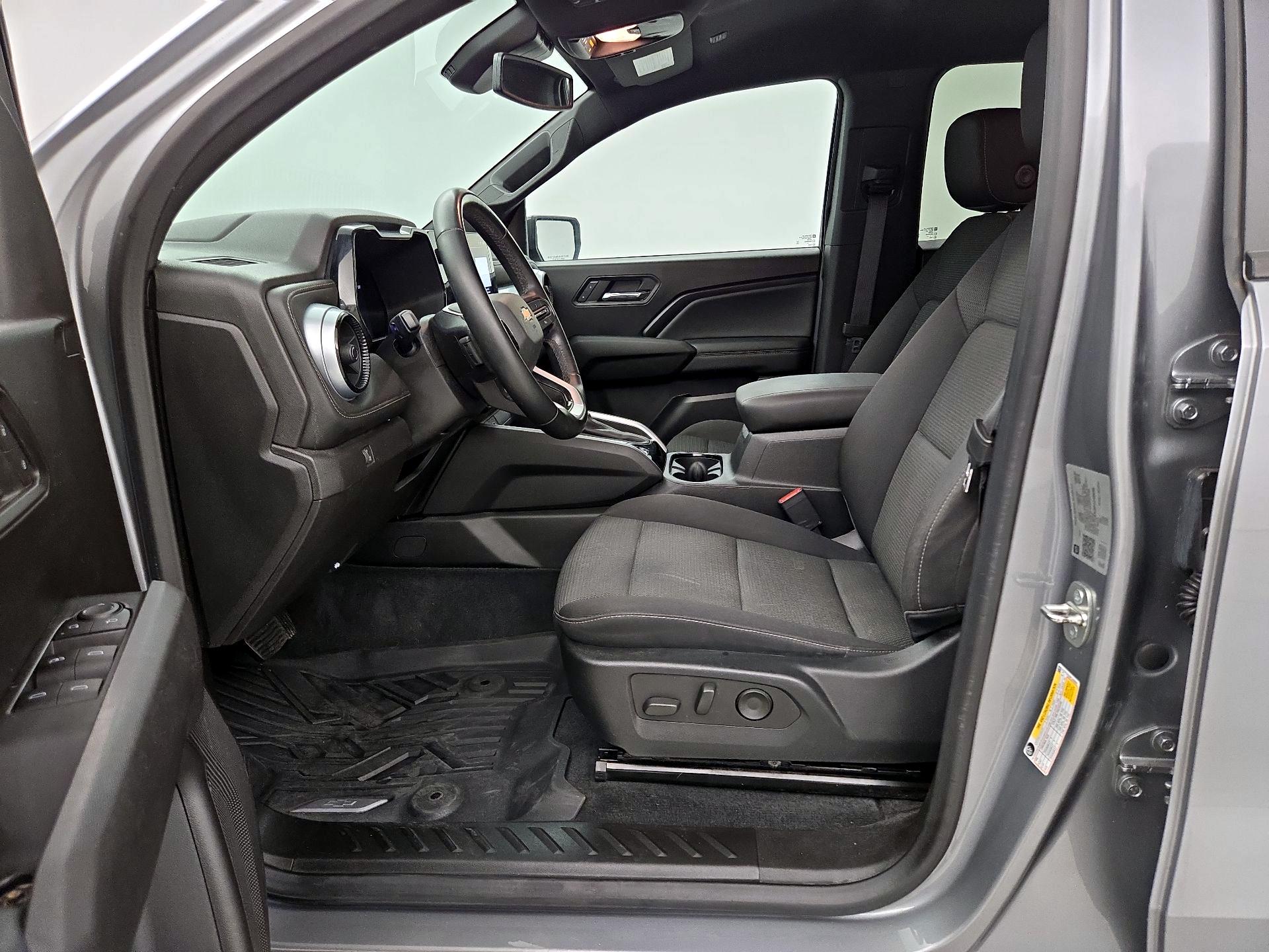 Thumbnail: 2023 Chevrolet Colorado - 11