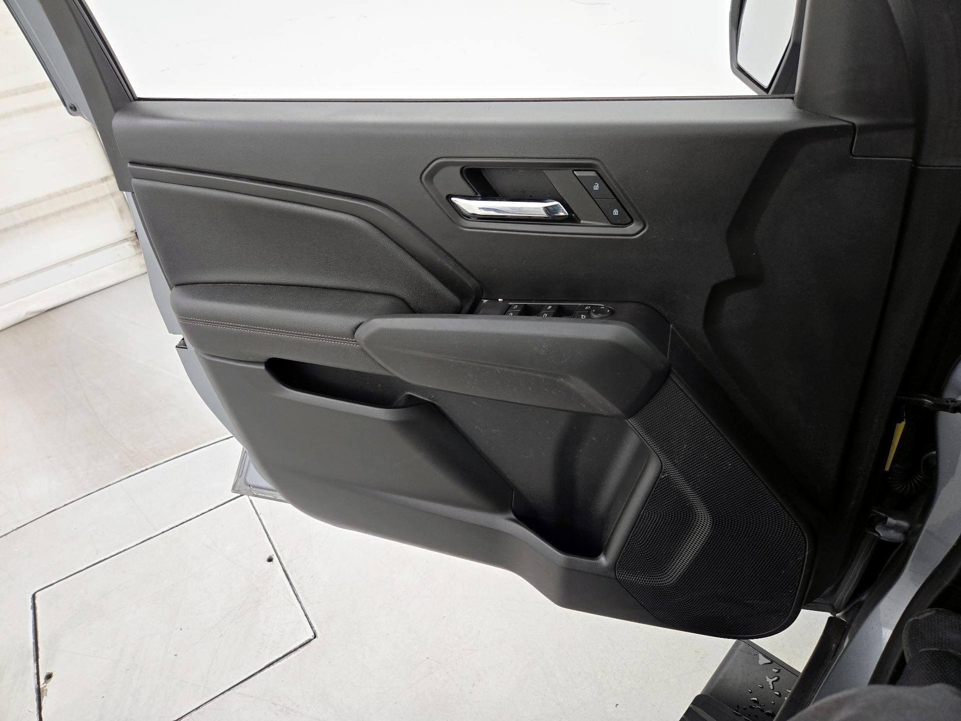 Thumbnail: 2023 Chevrolet Colorado - 12