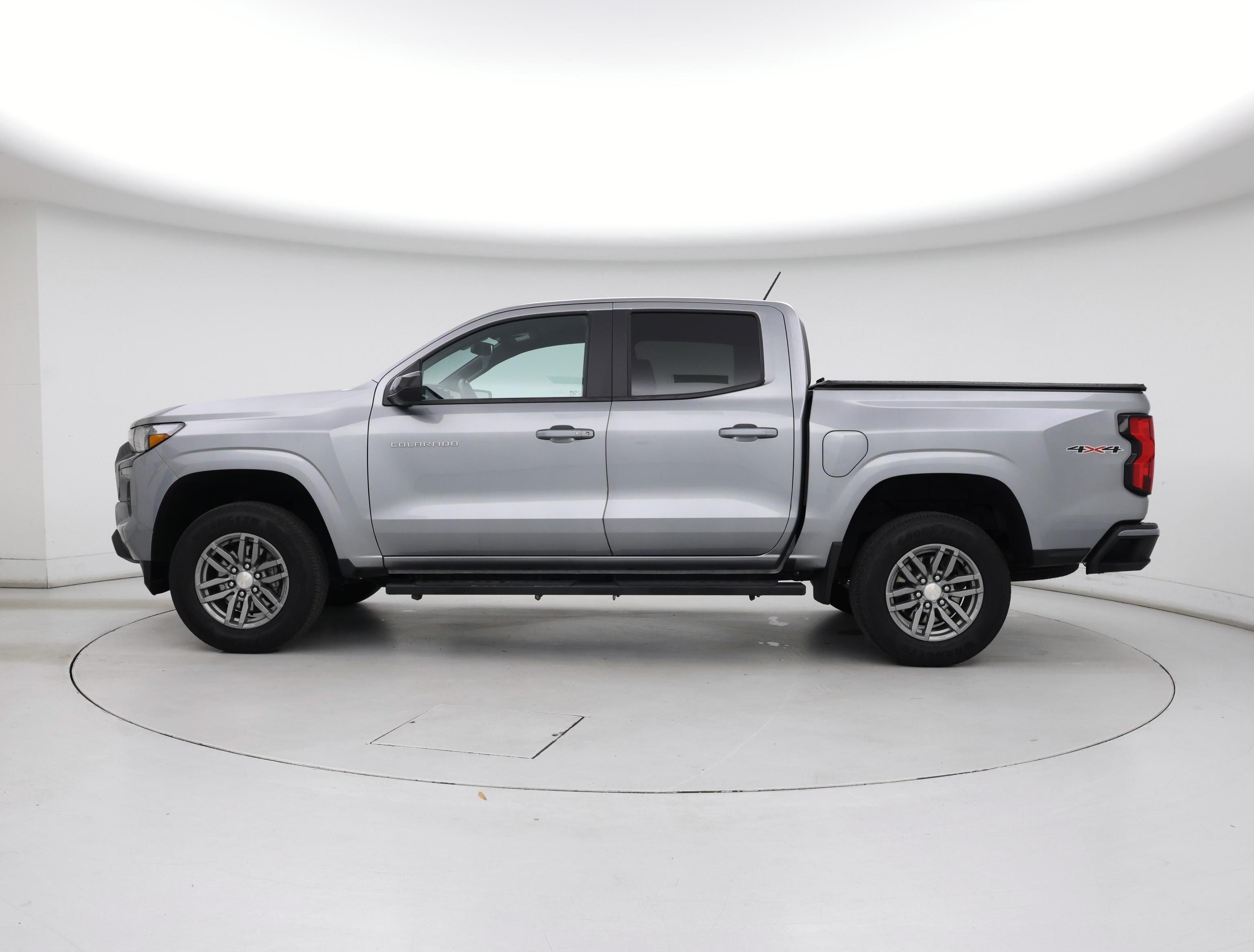 Thumbnail: 2023 Chevrolet Colorado - 3