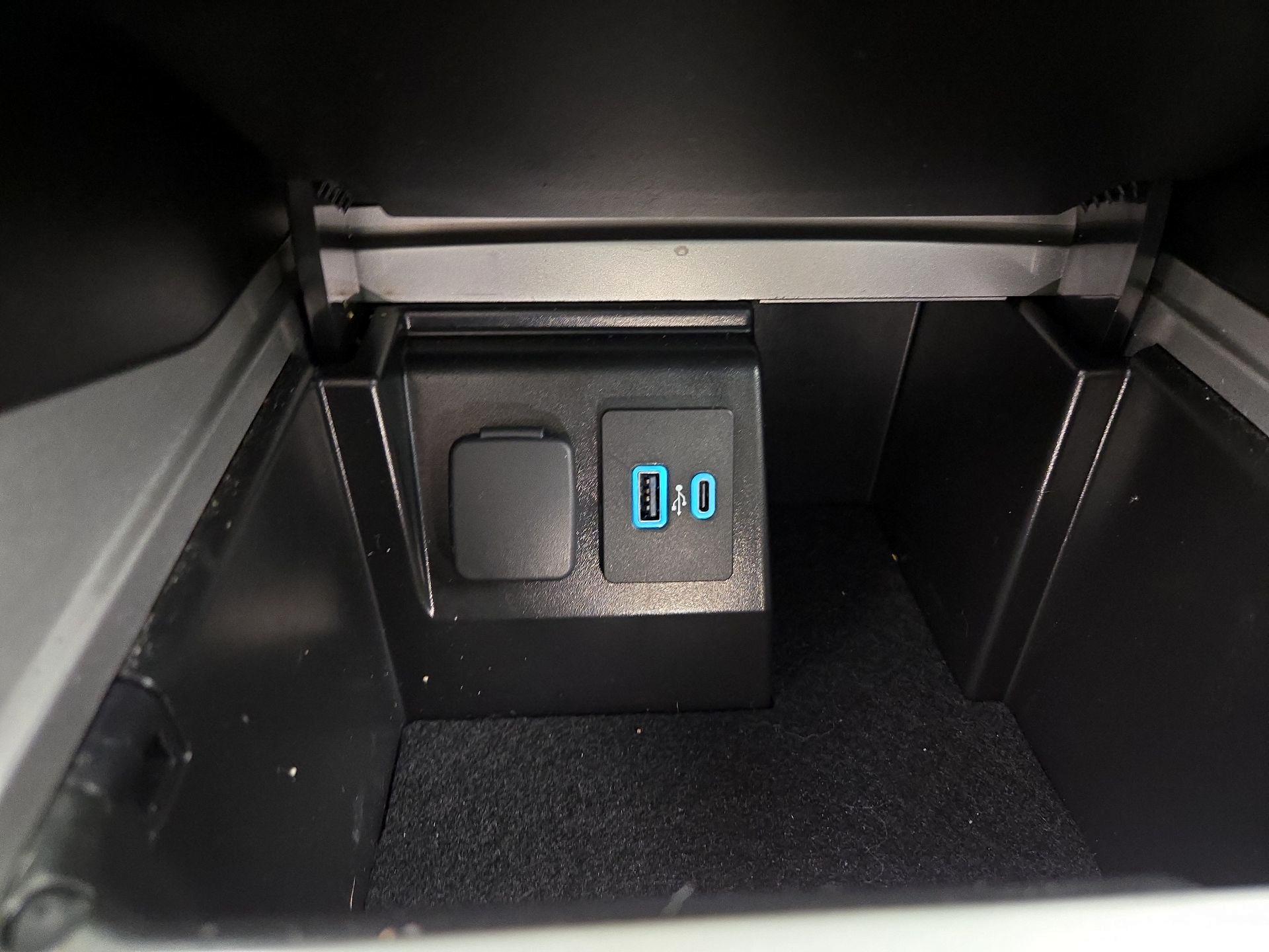 Thumbnail: 2021 Ford Explorer - 19