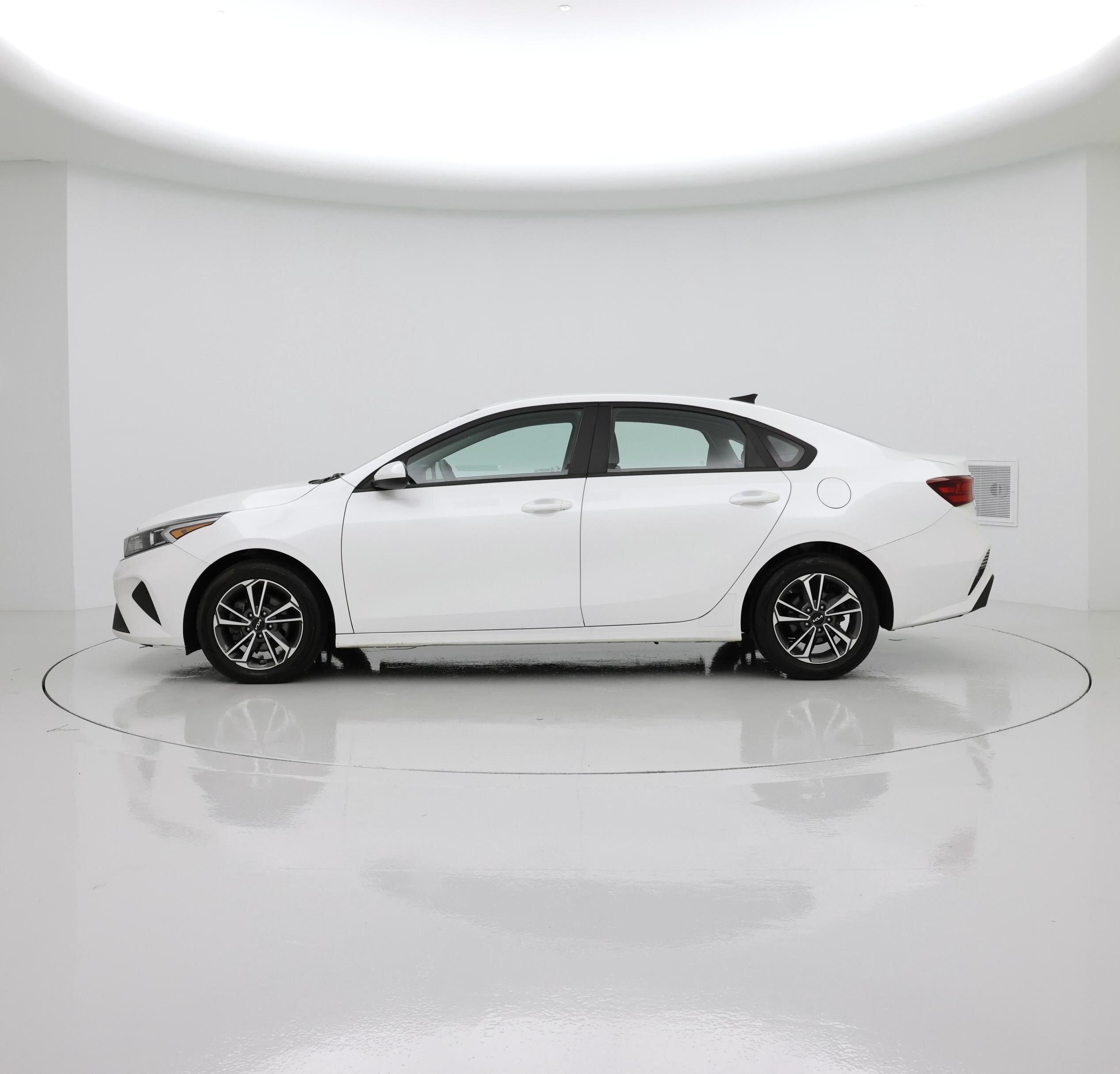 Thumbnail: 2023 Kia Forte - 3