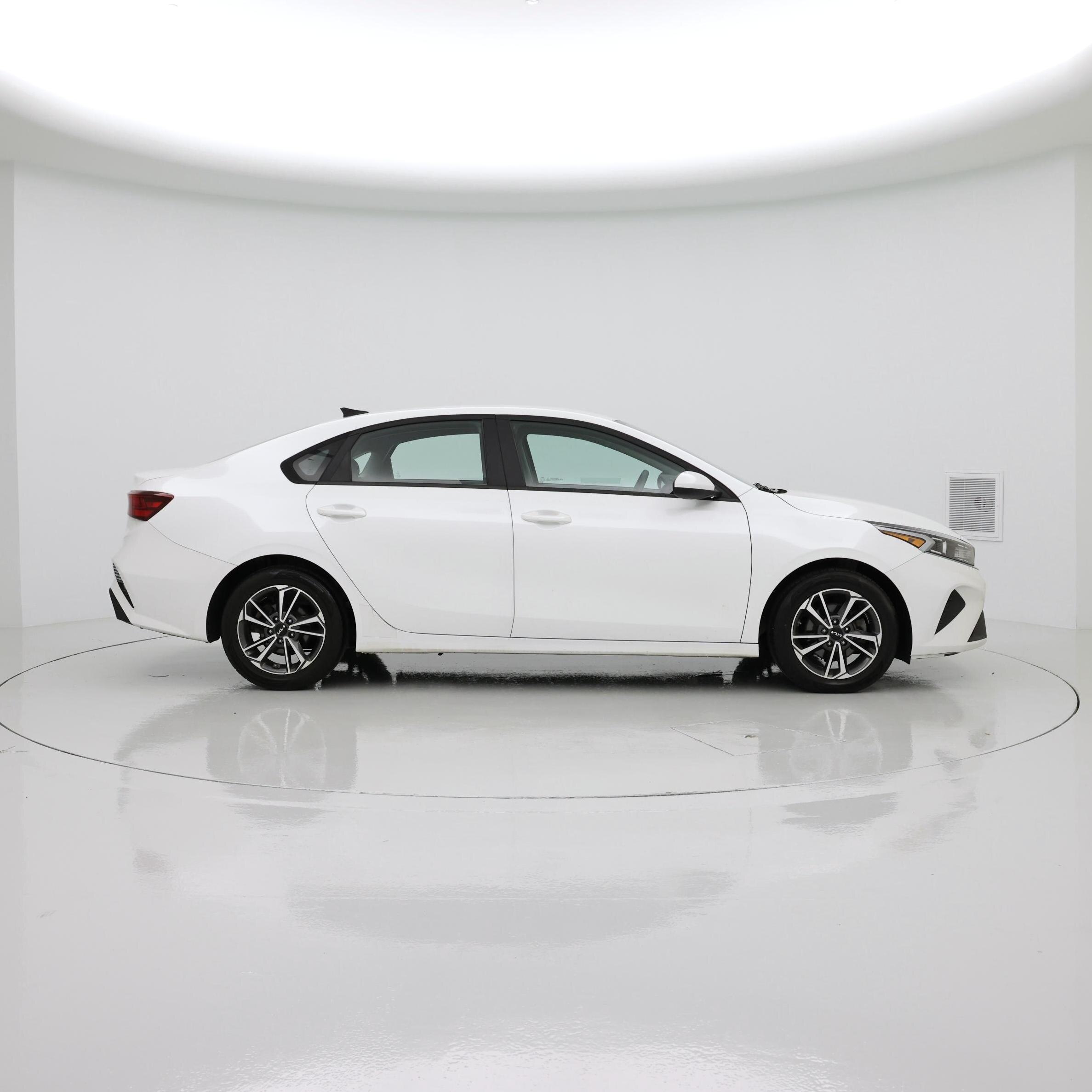 Thumbnail: 2023 Kia Forte - 7