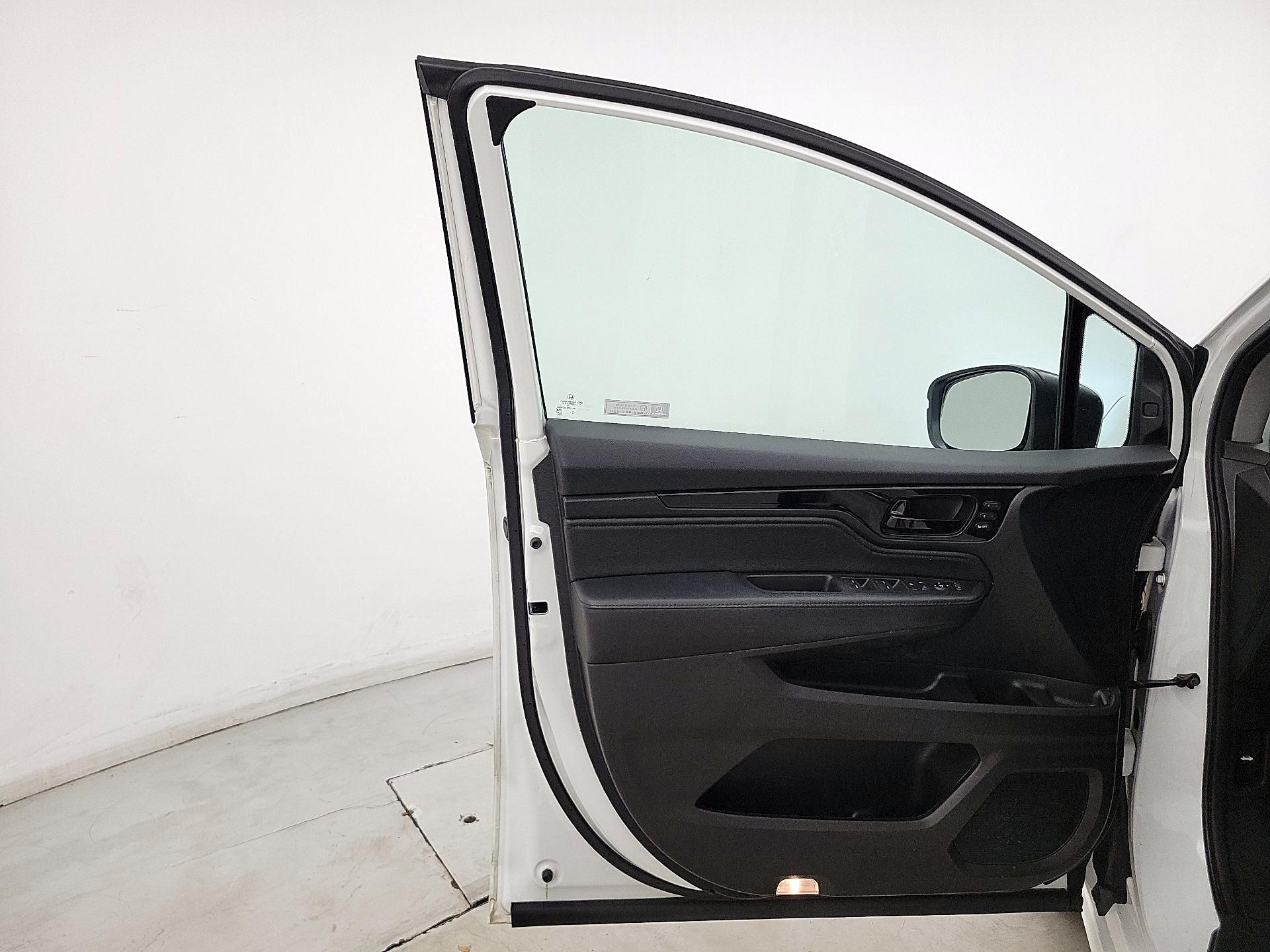 Thumbnail: 2023 Honda Odyssey - 12