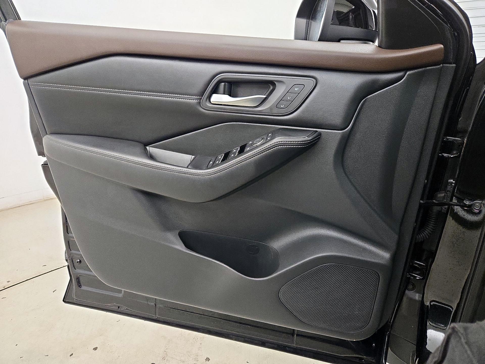 Thumbnail: 2023 Nissan Rogue - 12