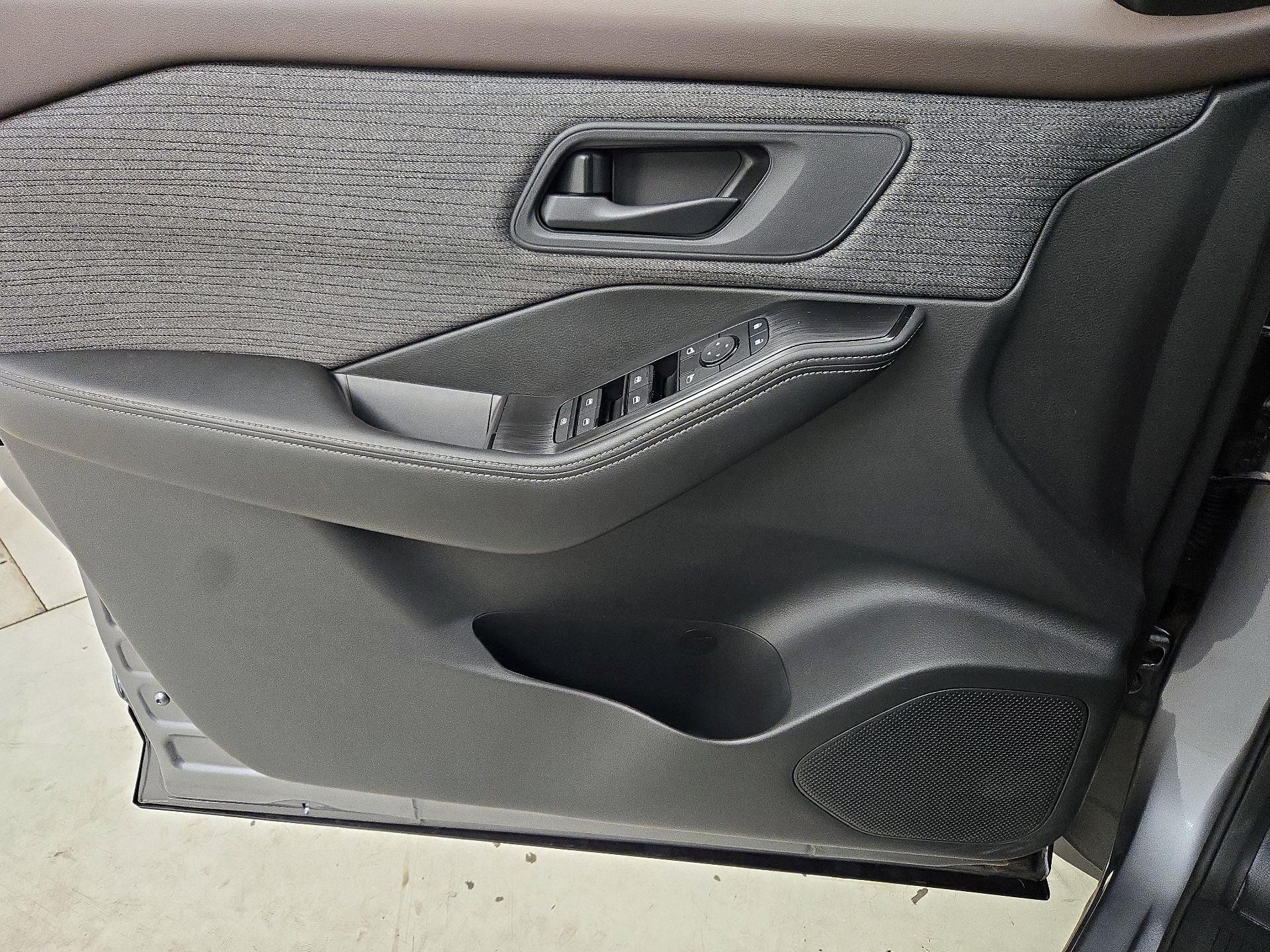 Thumbnail: 2022 Nissan Rogue - 12